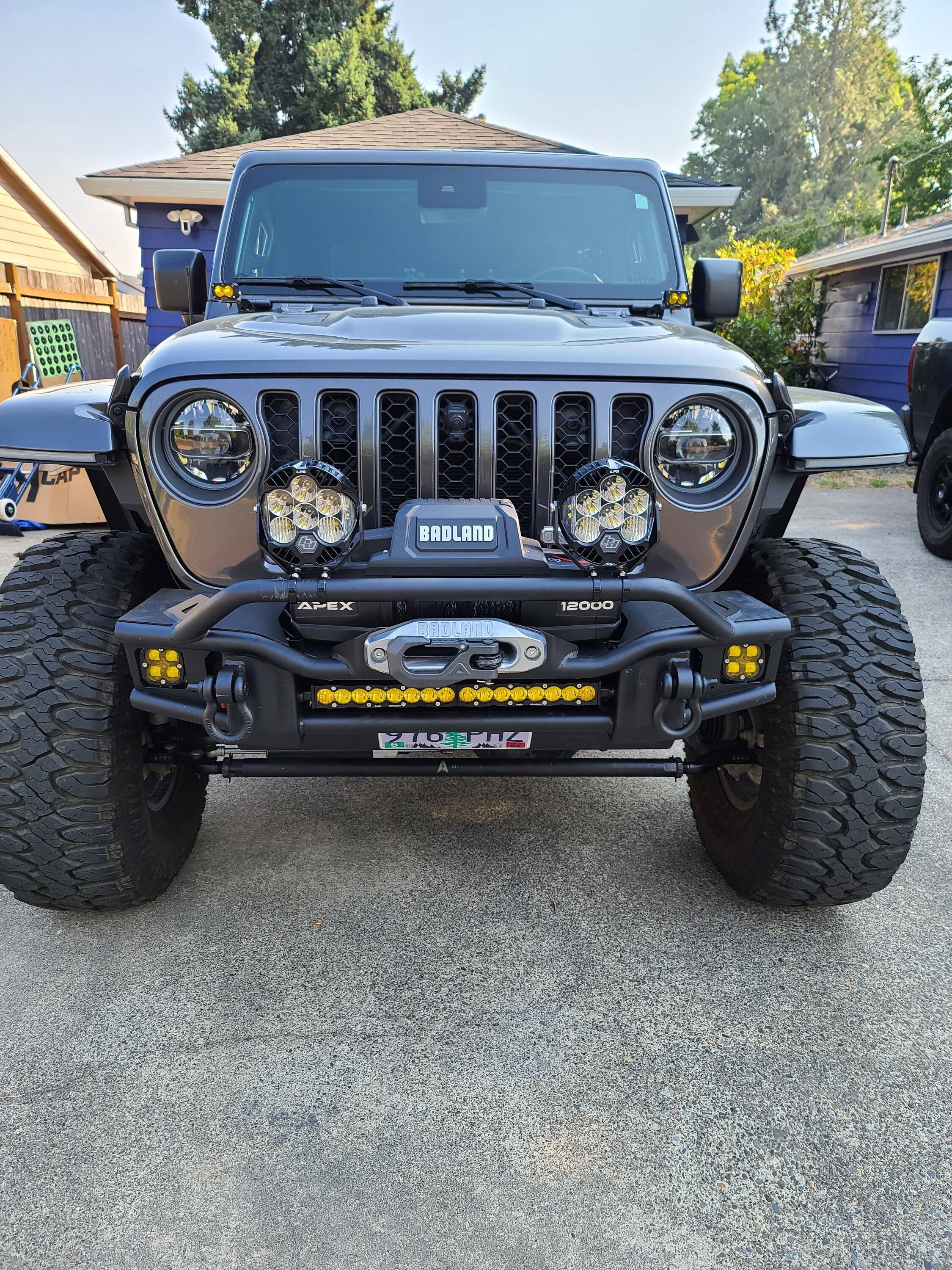 Jeep Gladiator Looking for help with yellow driving lights for snow 20230819_163559