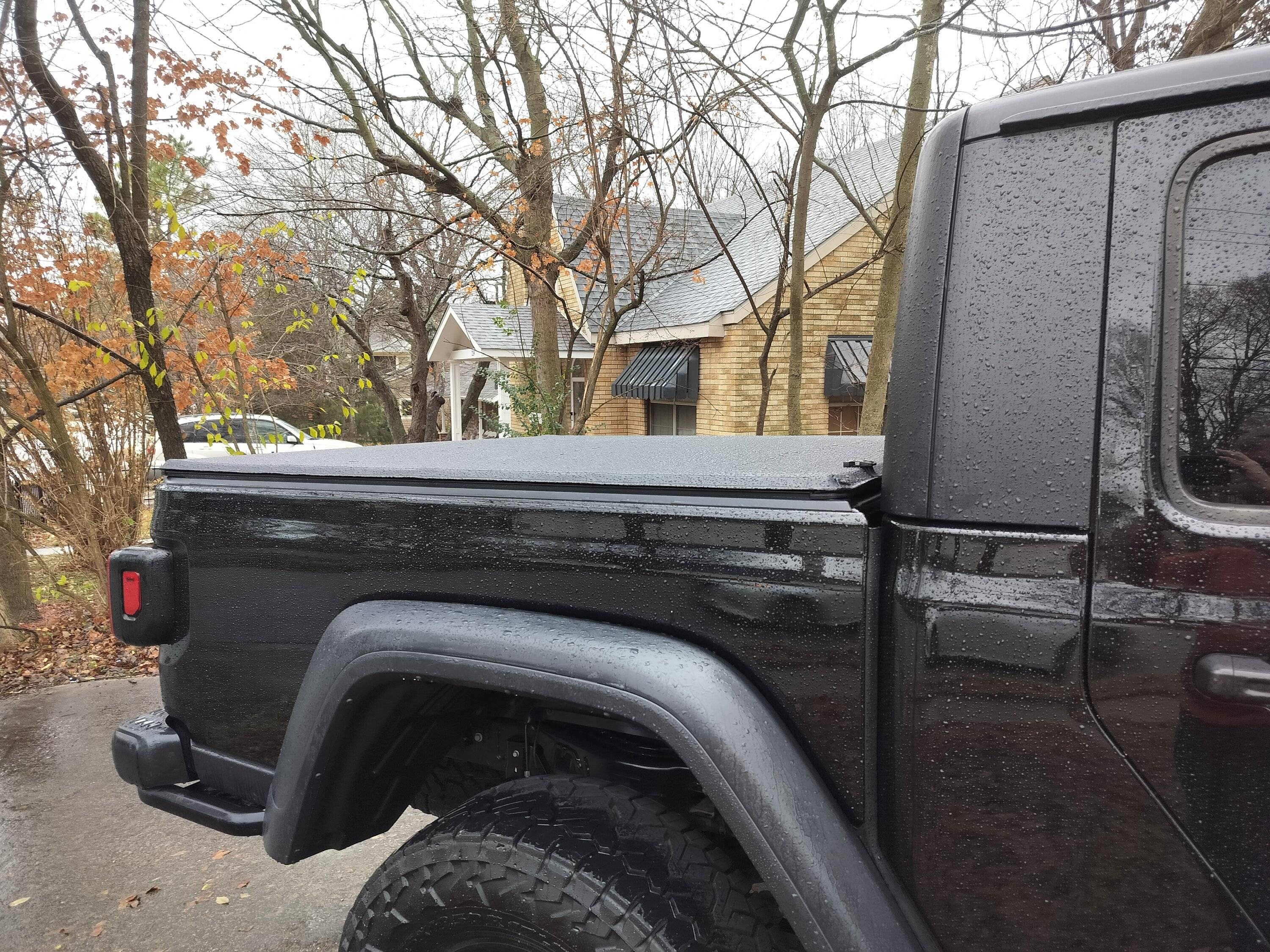 Jeep Gladiator Cheapo roll-up tonneau cover IMG20231224091854