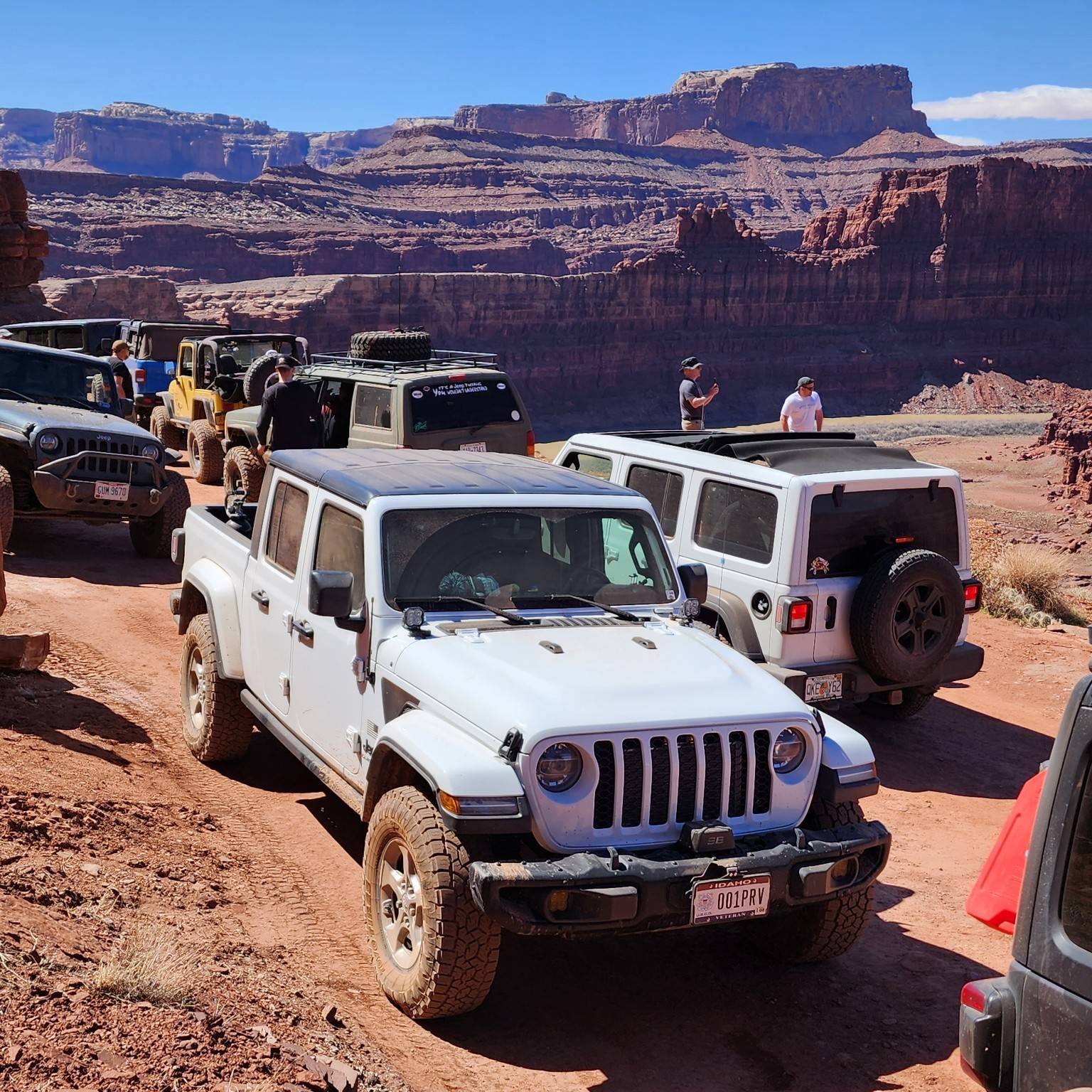 Jeep Gladiator Looking for help with yellow driving lights for snow CCFT5110.JPG