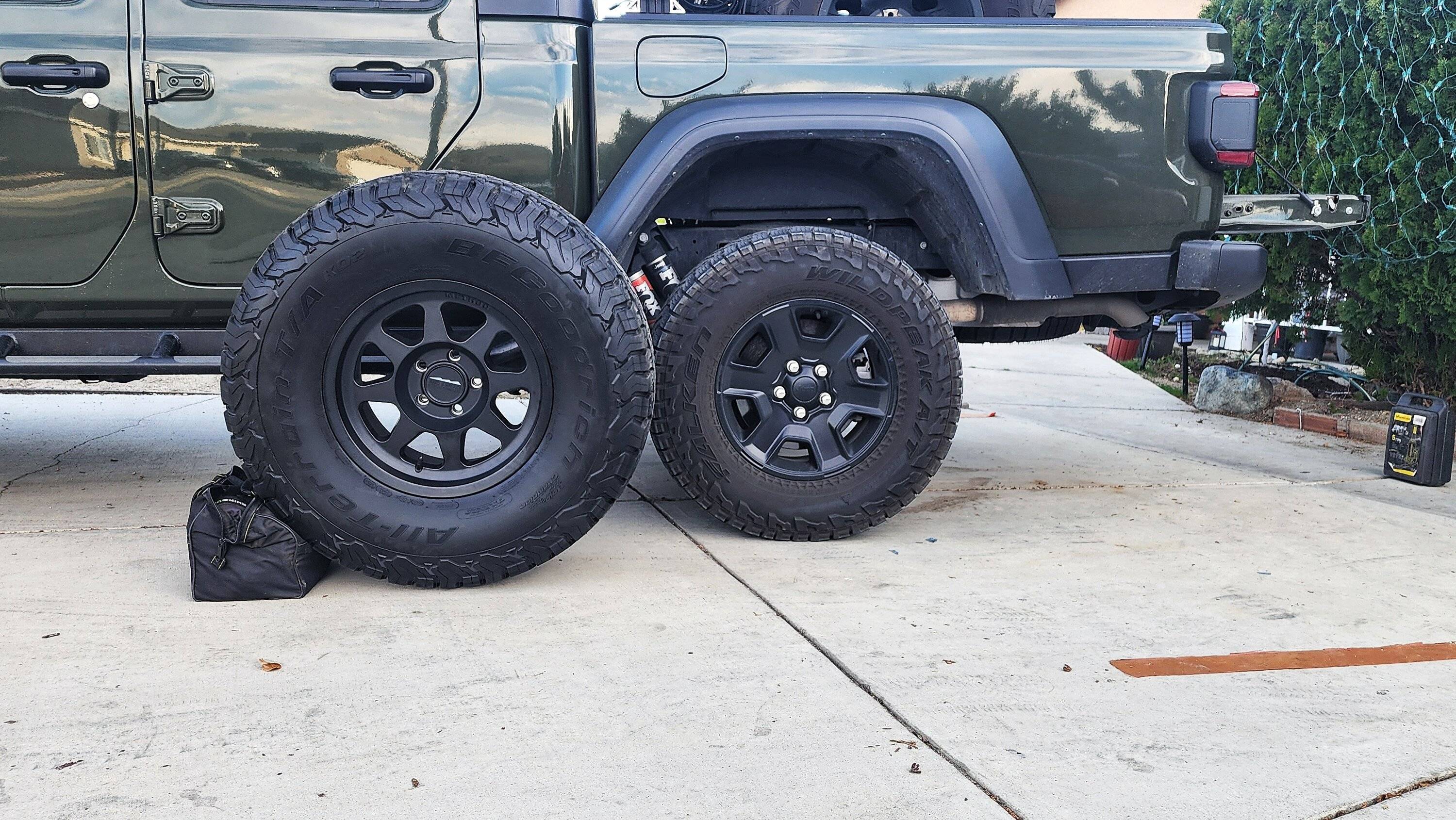 Jeep Gladiator Andrew's 2022 Sarge Green Mojave - Northern CA 20231226_154340-01