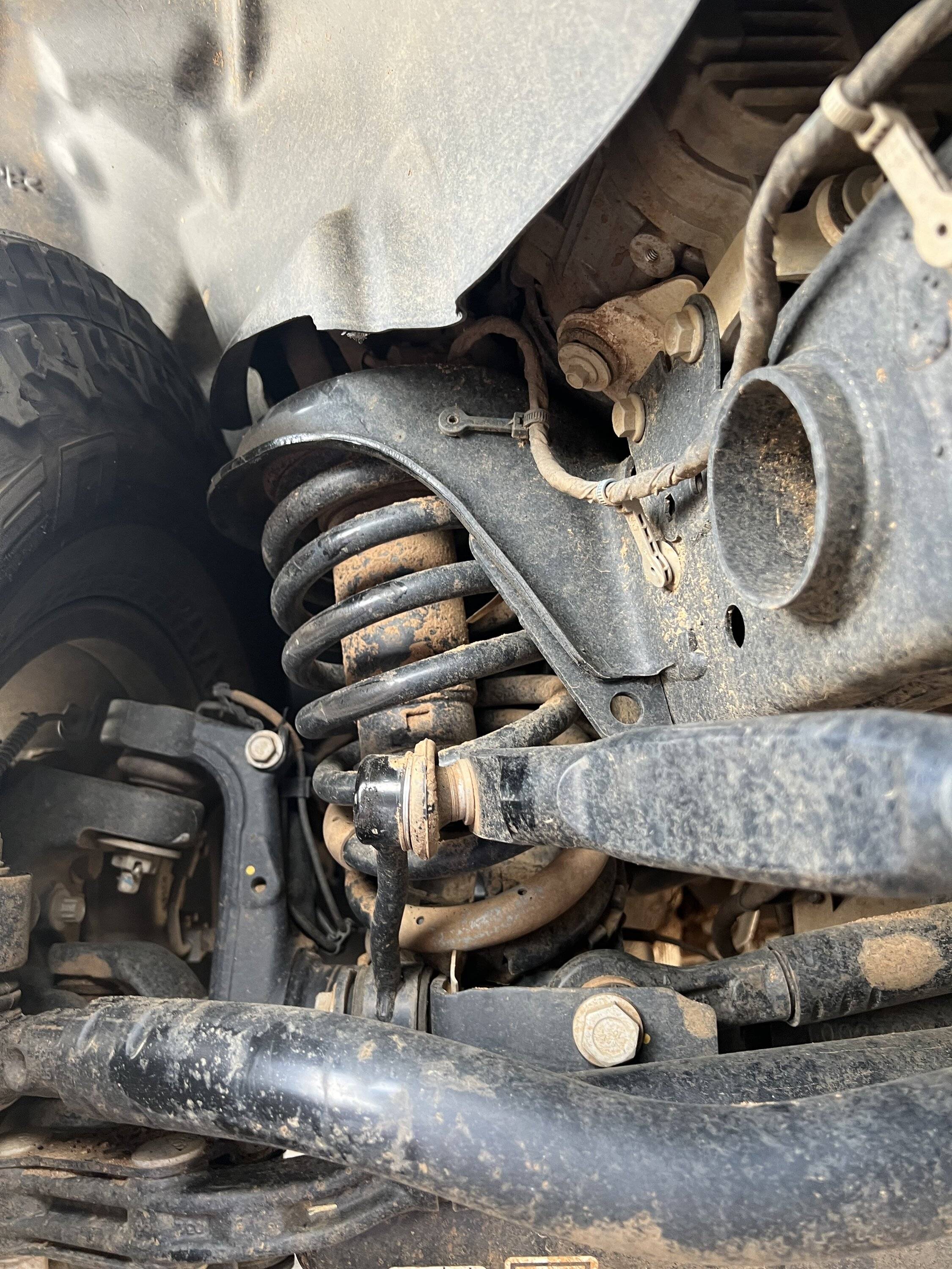 Jeep Gladiator Got hit! What should I be worried about? IMG_5452