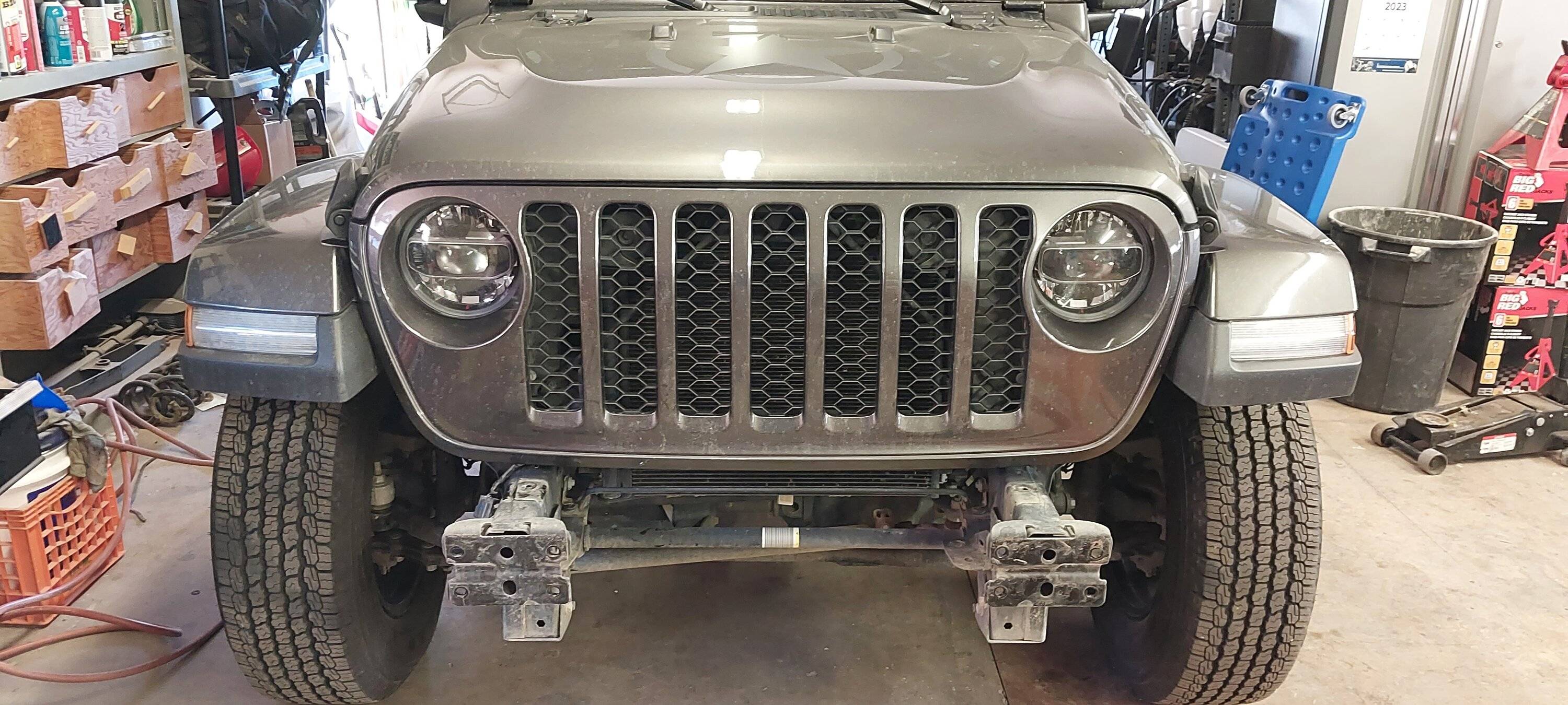 Jeep Gladiator Steel bumper came on Freedom Edition ready for a winch 20231230_124955
