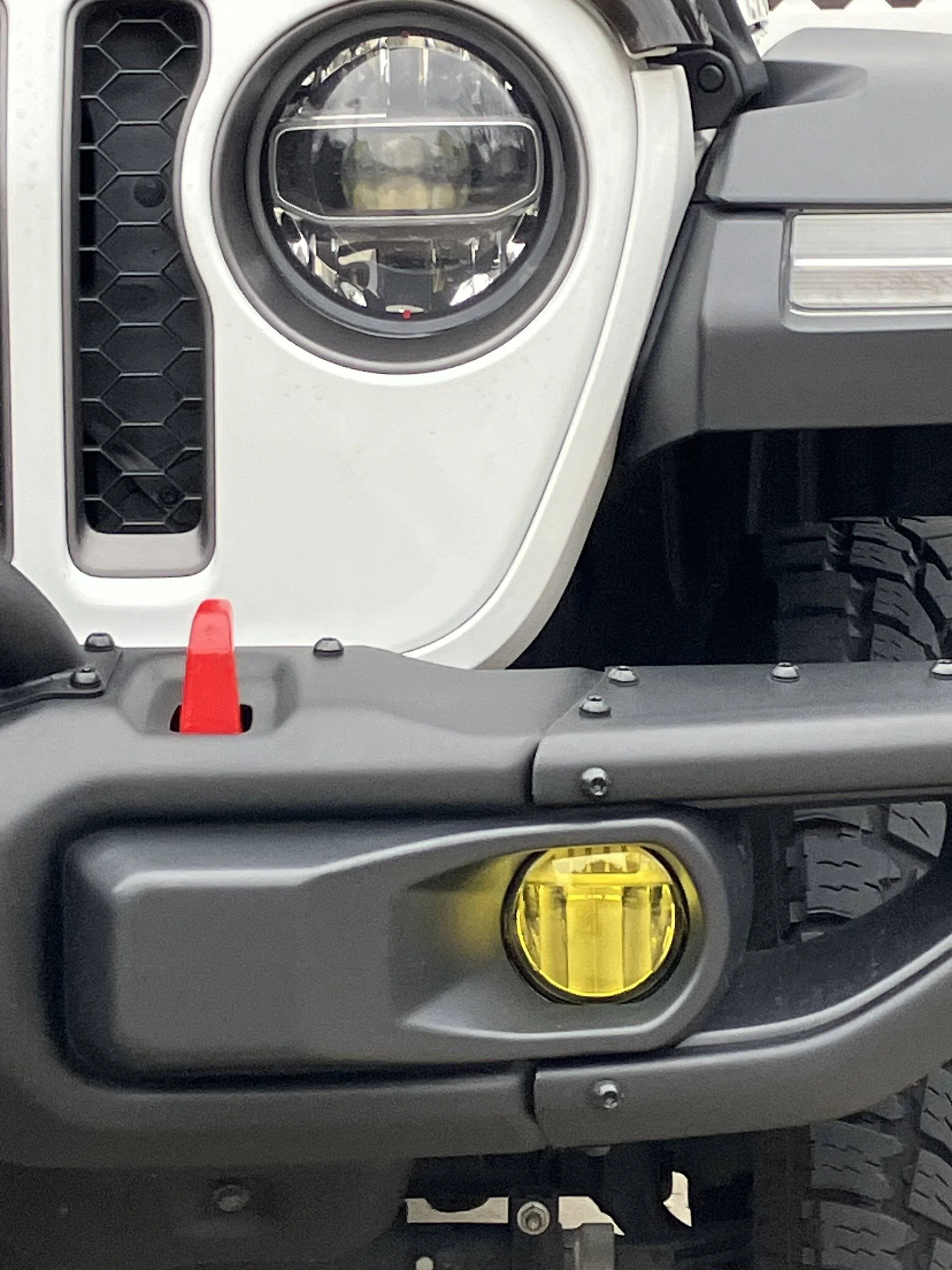 Jeep Gladiator Looking for help with yellow driving lights for snow IMG_2369