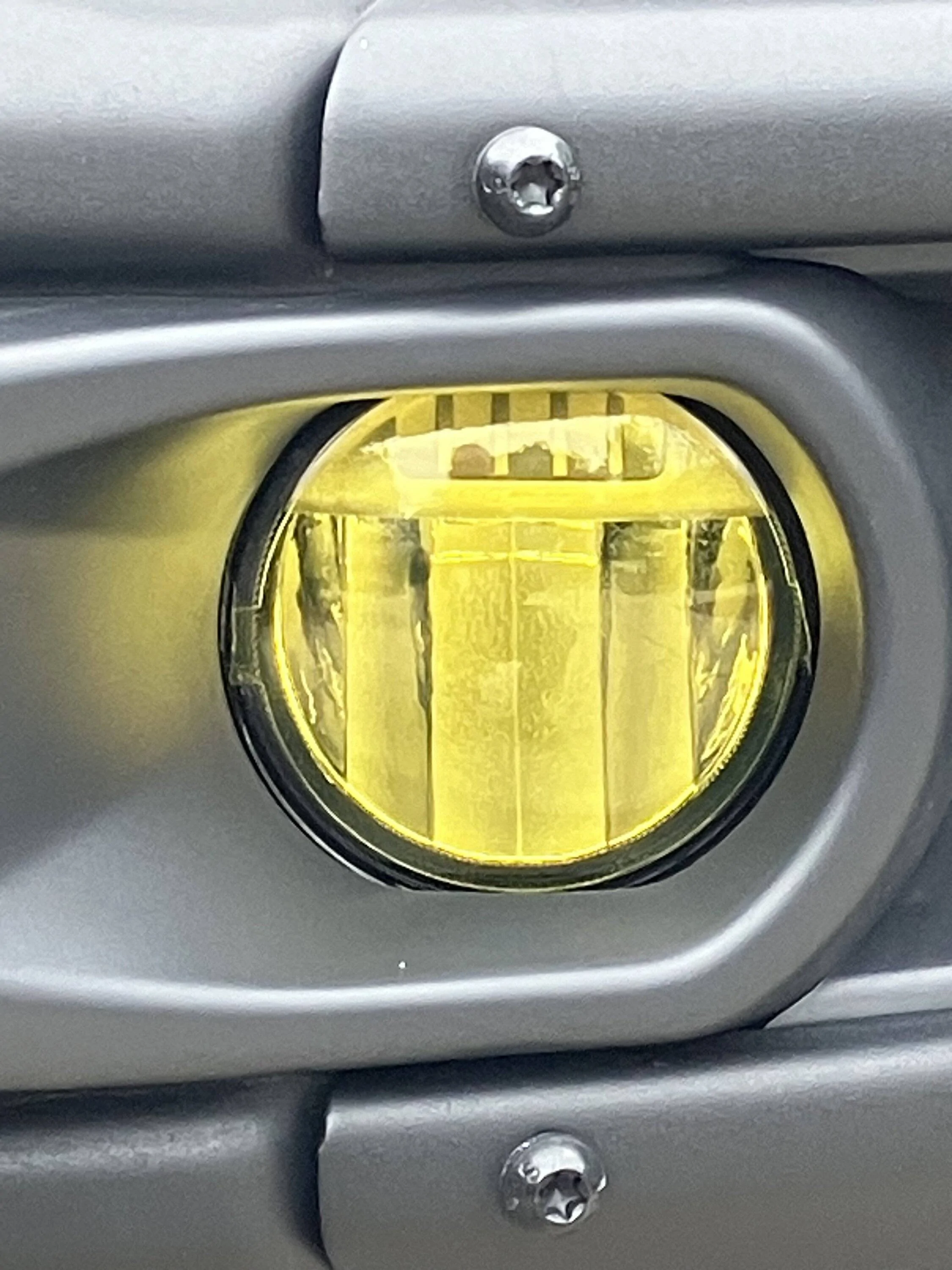 Jeep Gladiator Looking for help with yellow driving lights for snow IMG_2368