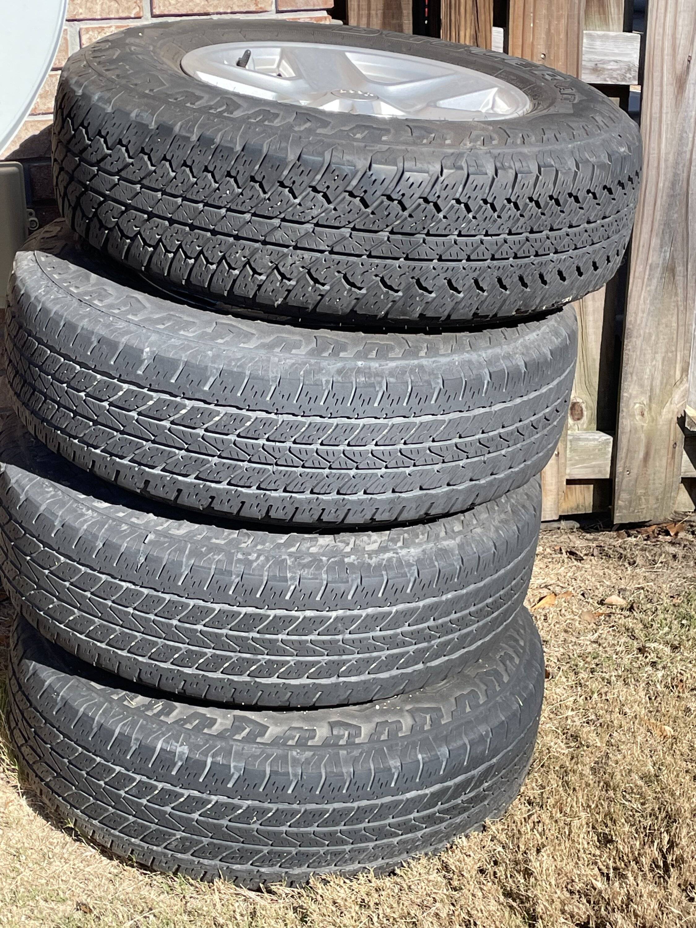 Jeep Gladiator 2020 Sport S Tires and Rims IMG_1695