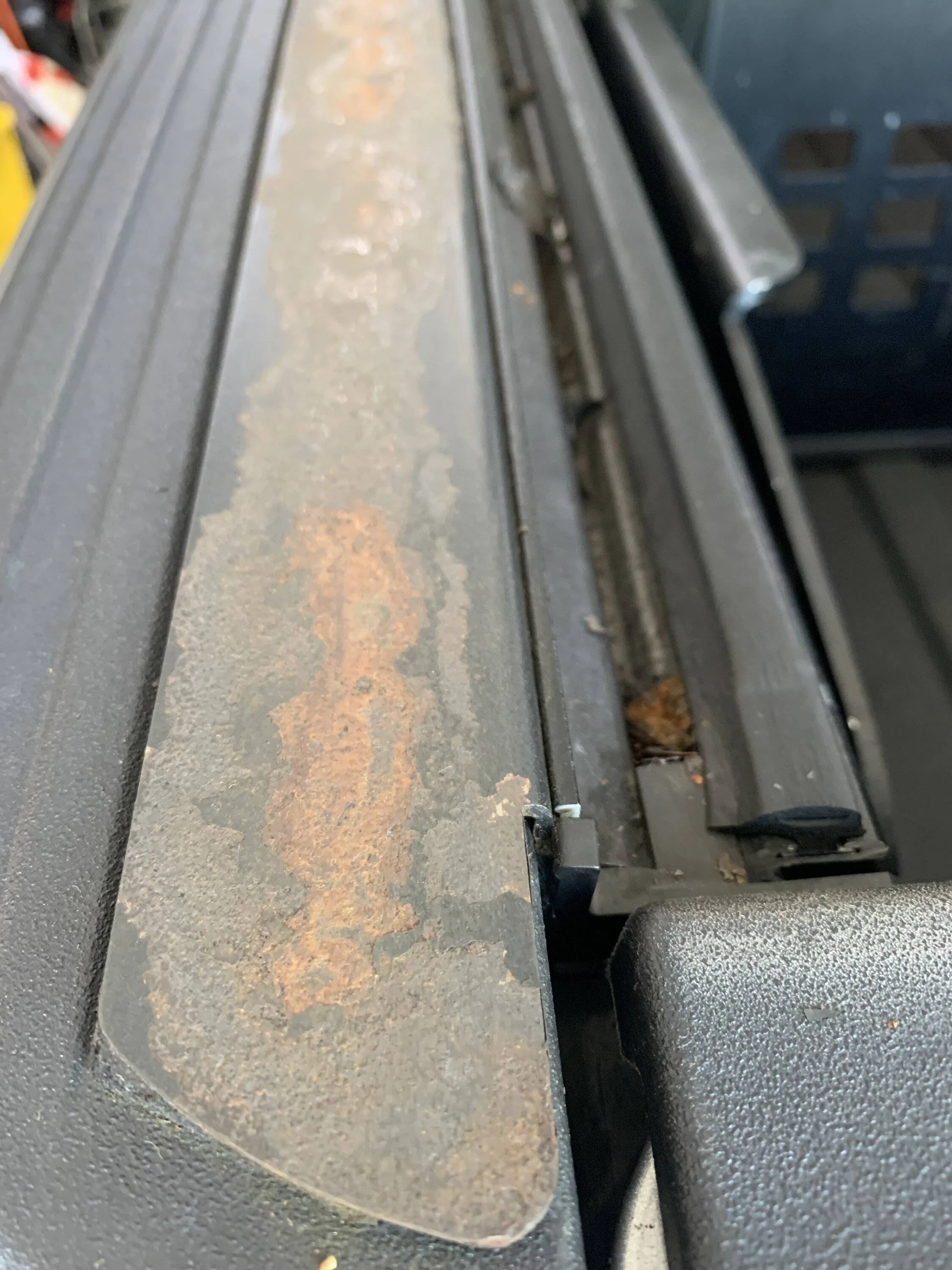 Jeep Gladiator ARMIS HARD FOLDING TONNEAU COVER IMG_1138