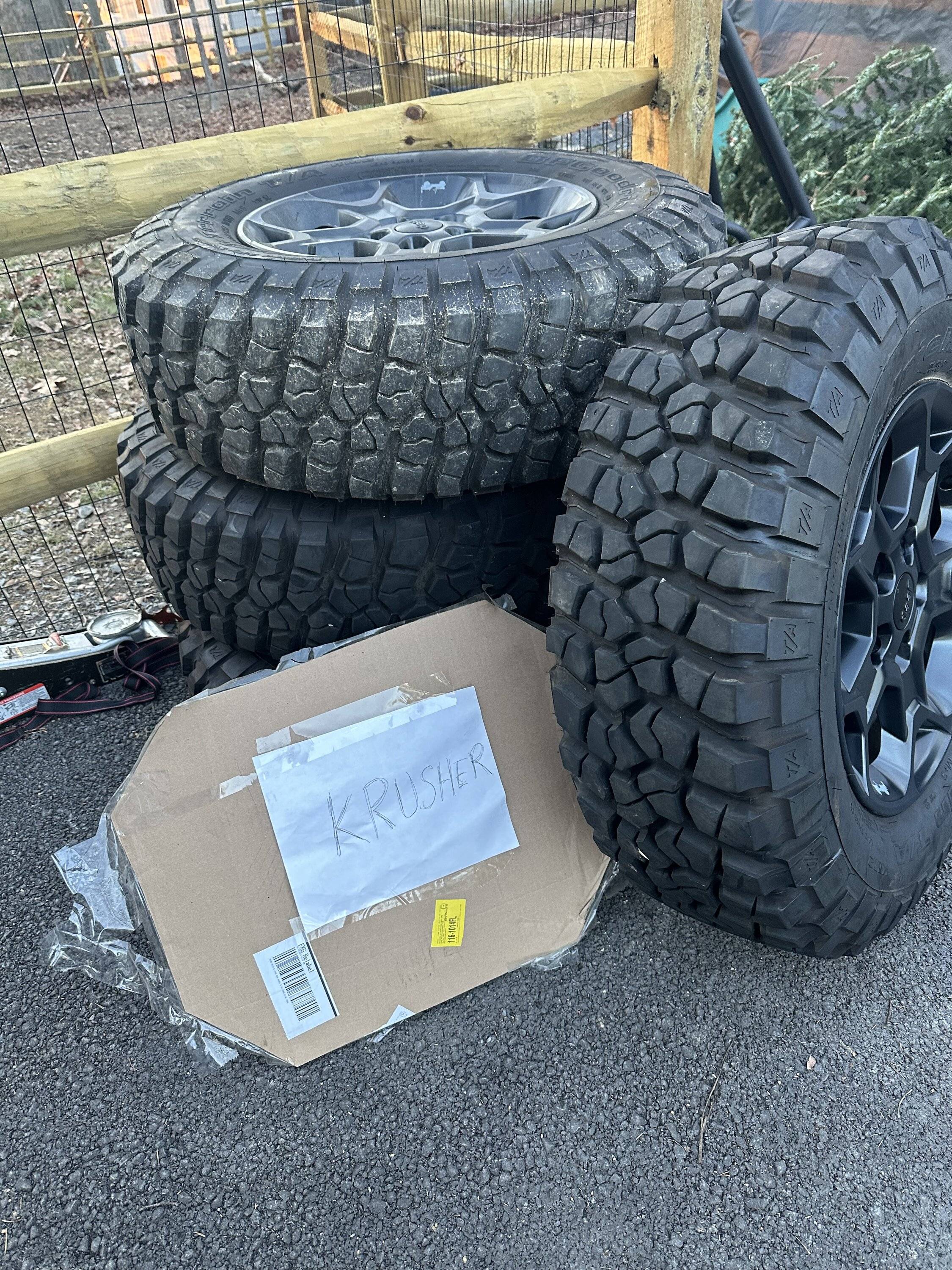 Jeep Gladiator SOLD   OEM RIMS IMG_0935