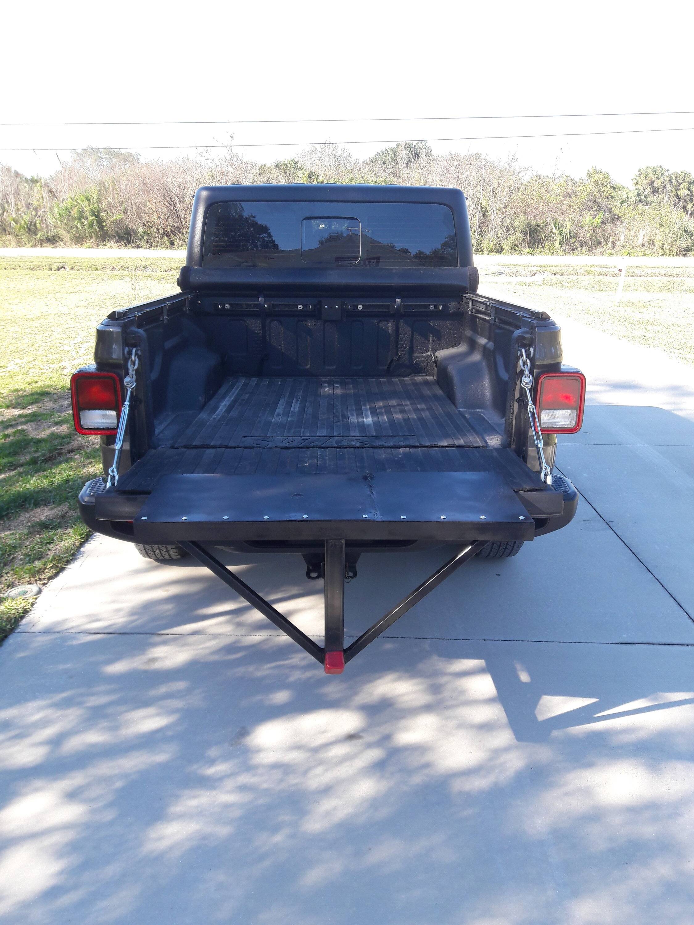Jeep Gladiator Tailgate extension for Motorcycle (Metric cruiser- '05 Victory Vegas) in the Bed! Brace
