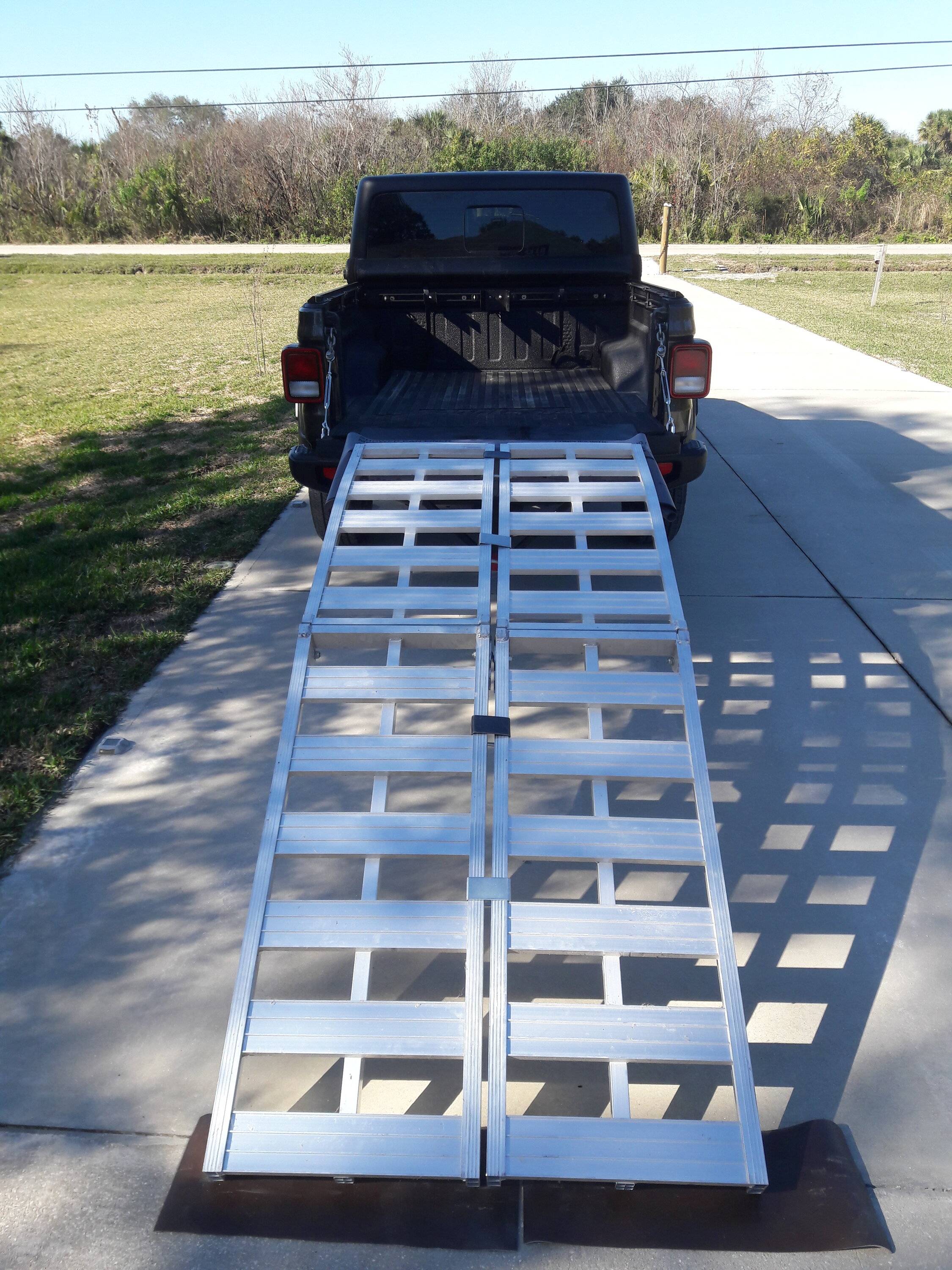 Jeep Gladiator Tailgate extension for Motorcycle (Metric cruiser- '05 Victory Vegas) in the Bed! Brace2