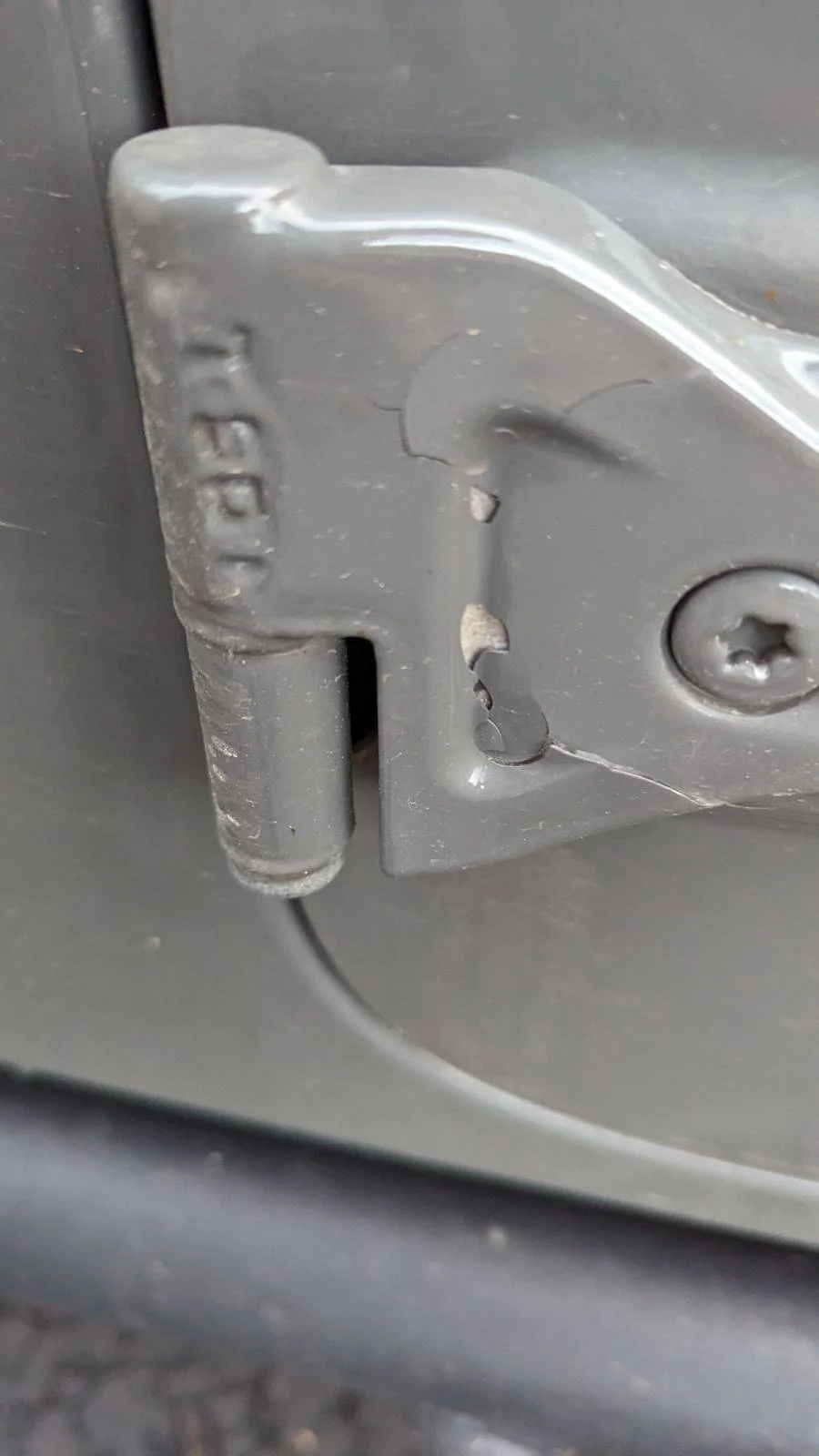 Jeep Gladiator Has anyone else had paint issues on their door hinges? 1000002035