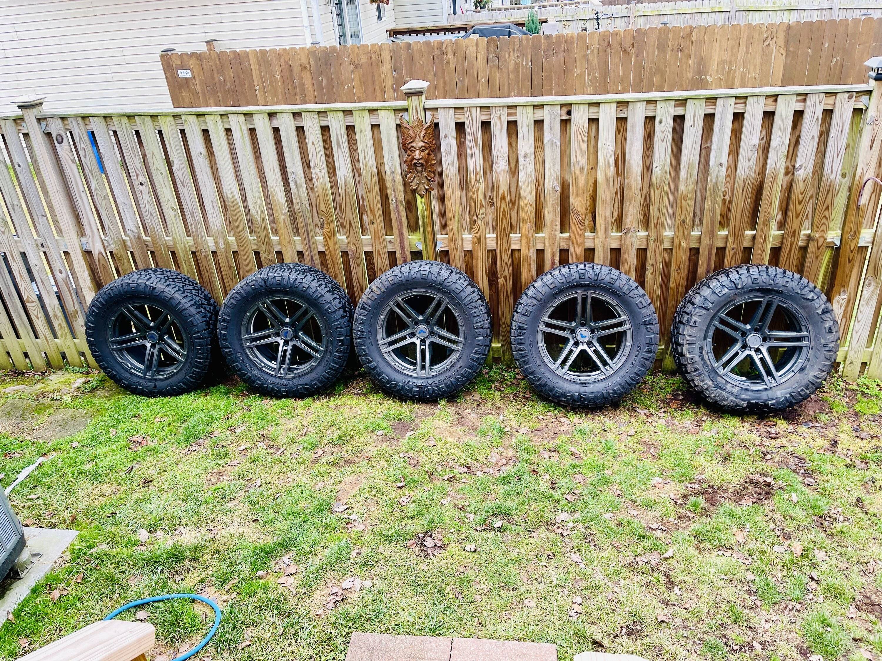 Jeep Gladiator 35x12.5xR20 Nitto Ridge Grapplers on Venomrex Rims IMG_3809