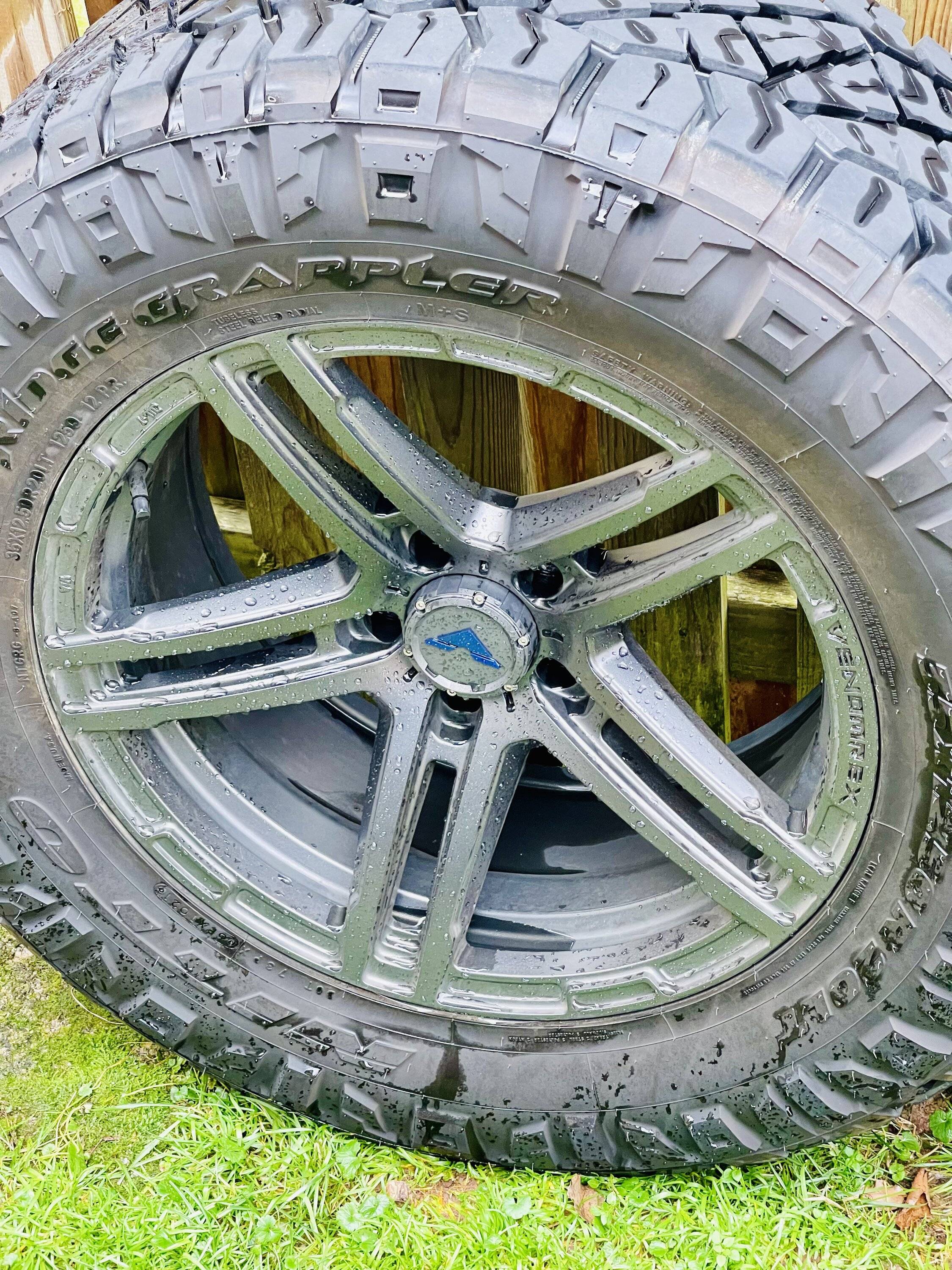 Jeep Gladiator 35x12.5xR20 Nitto Ridge Grapplers on Venomrex Rims IMG_3810