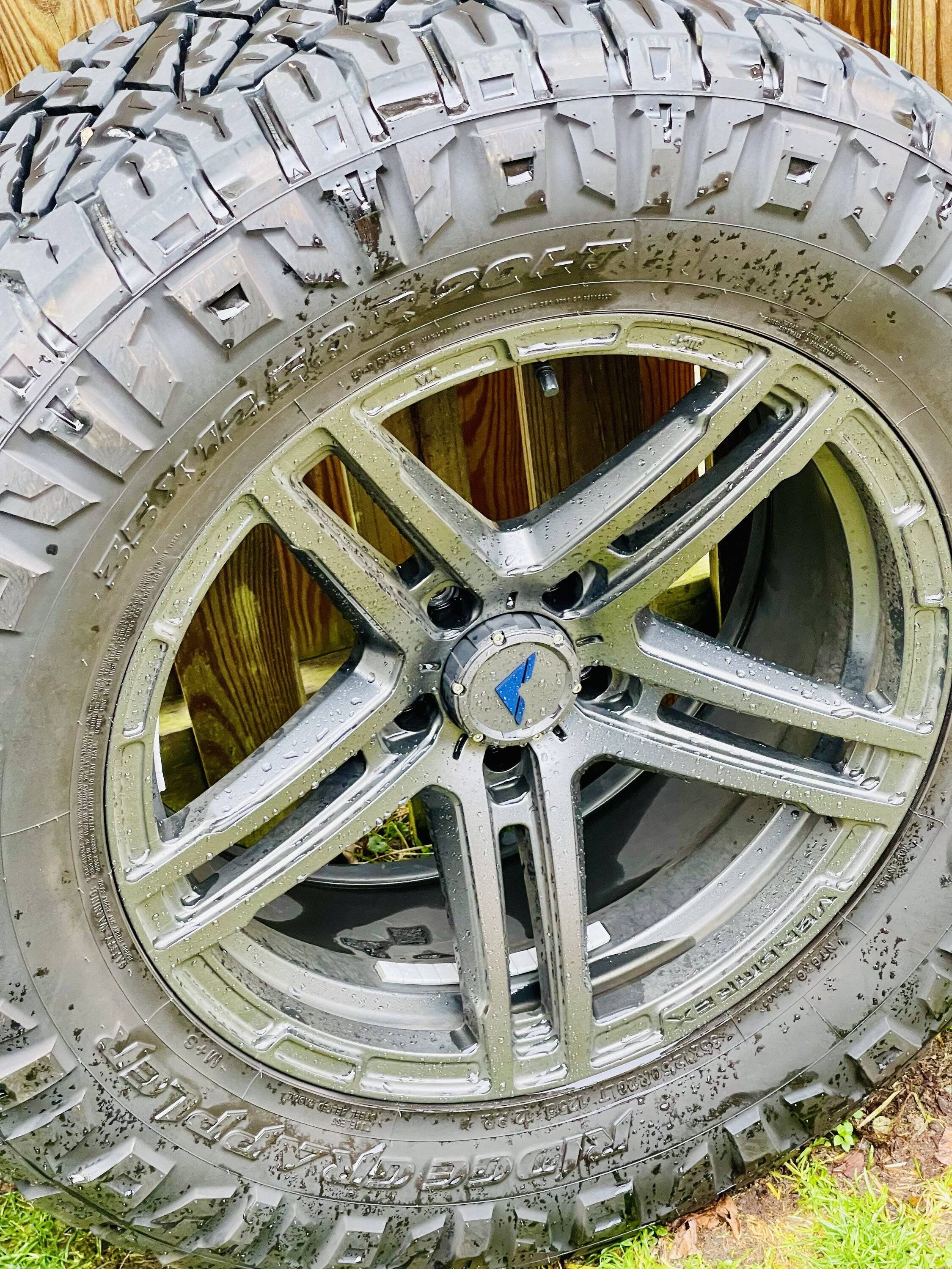 Jeep Gladiator 35x12.5xR20 Nitto Ridge Grapplers on Venomrex Rims IMG_3811