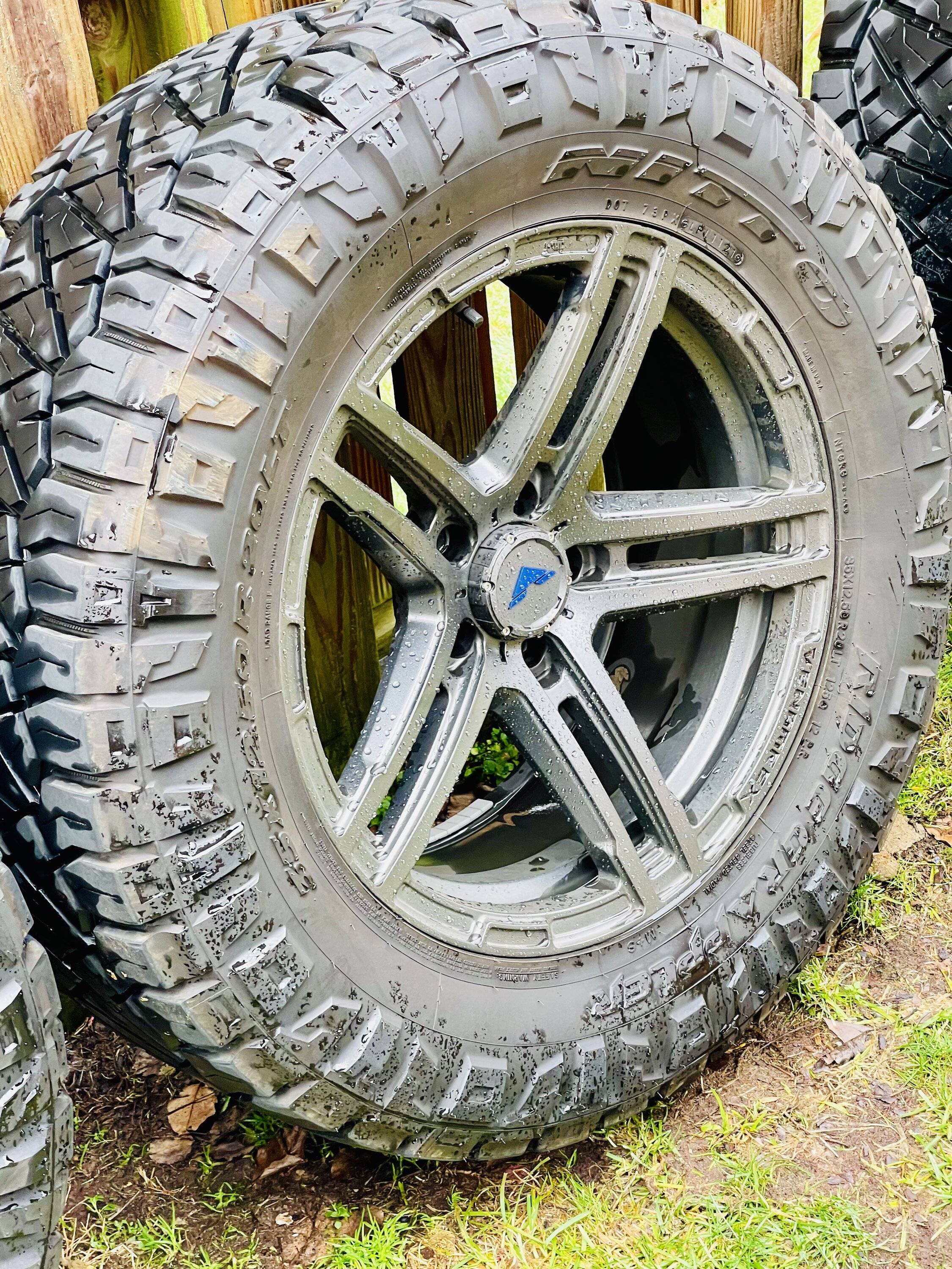 Jeep Gladiator 35x12.5xR20 Nitto Ridge Grapplers on Venomrex Rims IMG_3812