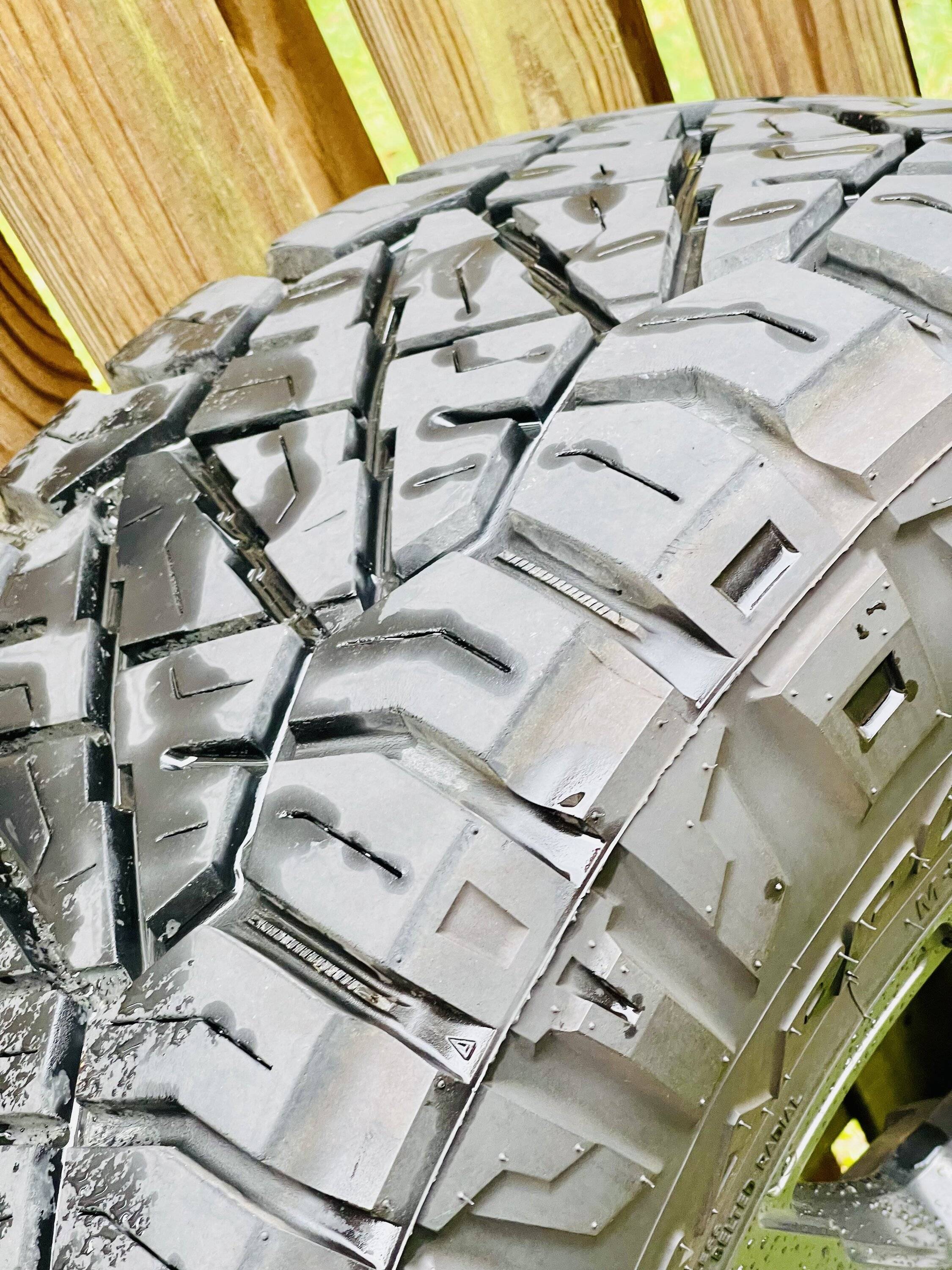 Jeep Gladiator 35x12.5xR20 Nitto Ridge Grapplers on Venomrex Rims IMG_3813