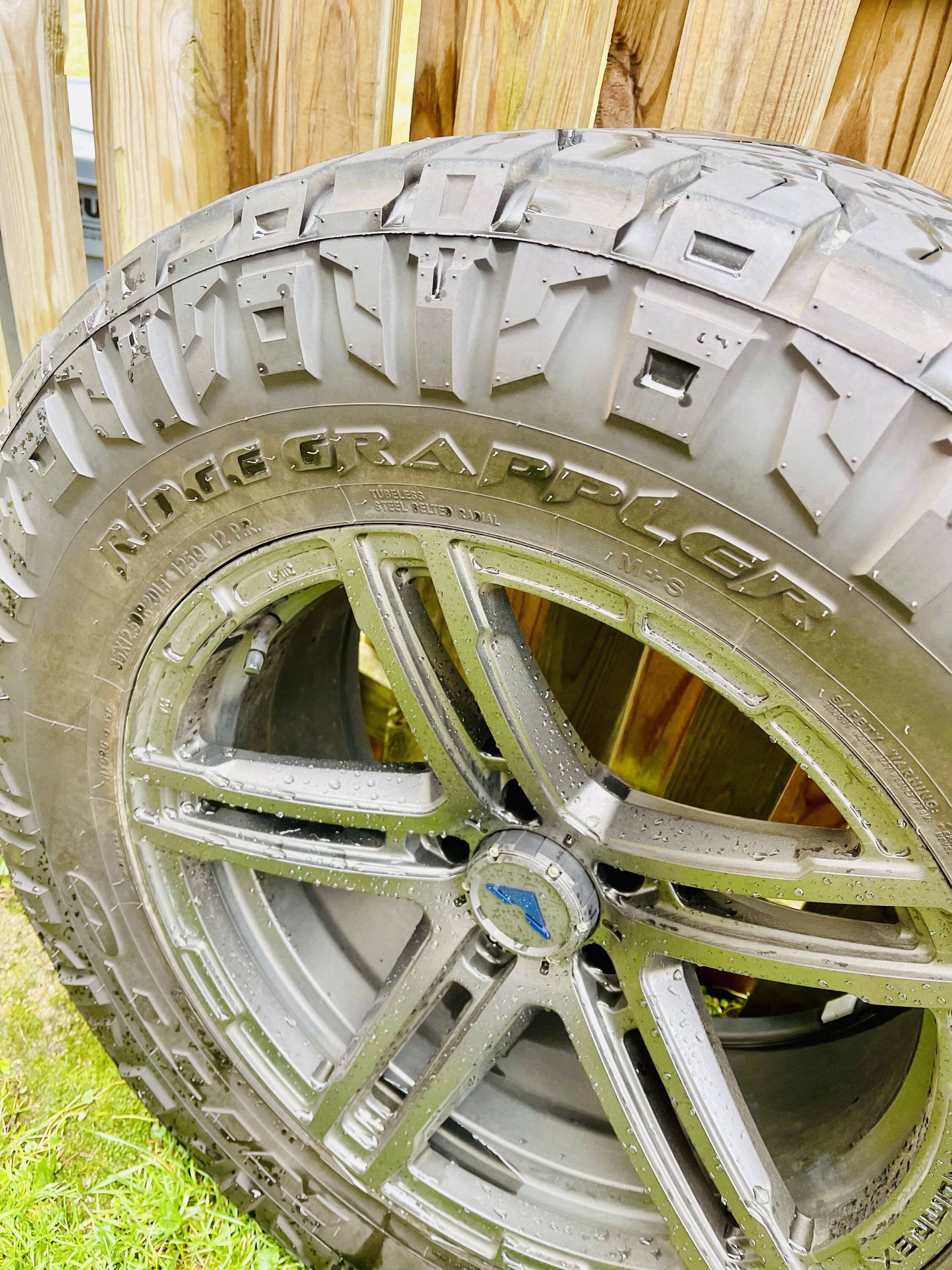 Jeep Gladiator 35x12.5xR20 Nitto Ridge Grapplers on Venomrex Rims IMG_3823