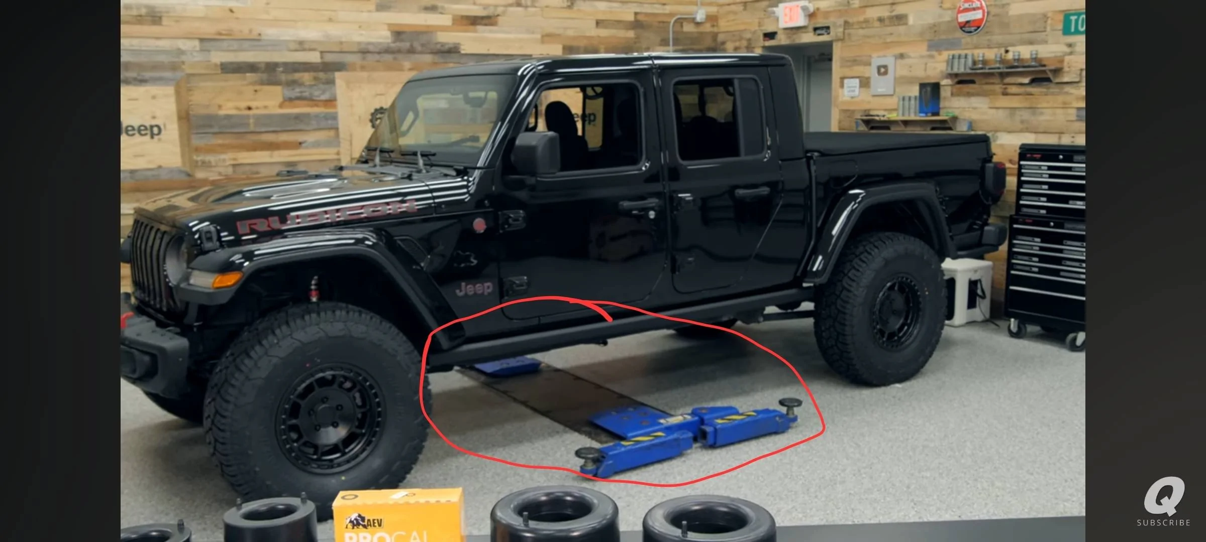 Jeep Gladiator Quadratech Shop lift Screenshot_20240105_221130_YouTu