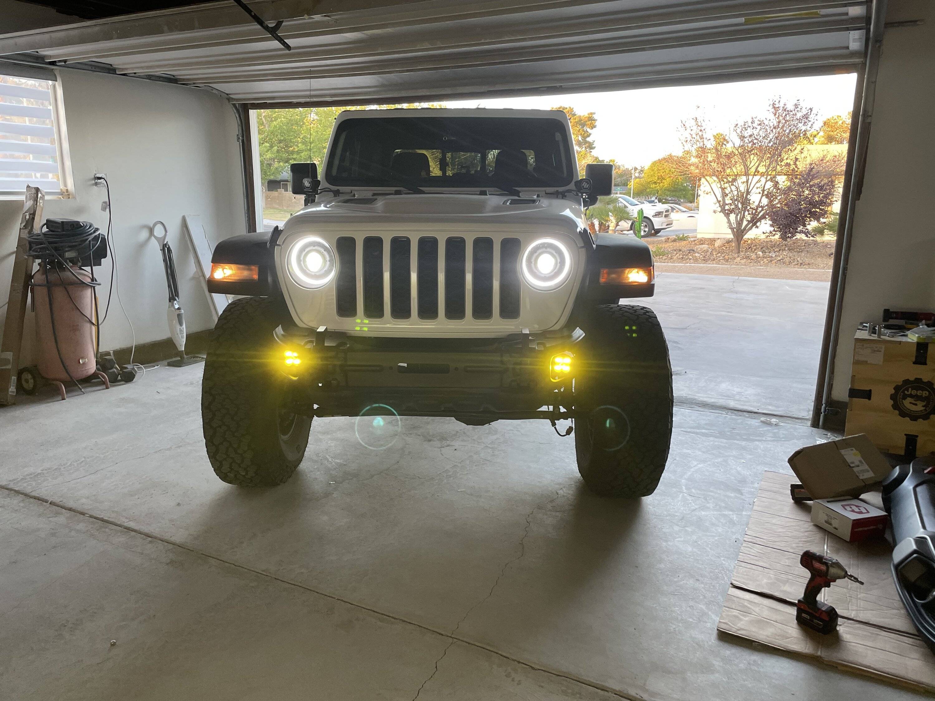 Jeep Gladiator An advantage of amber fog lights IMG_3084