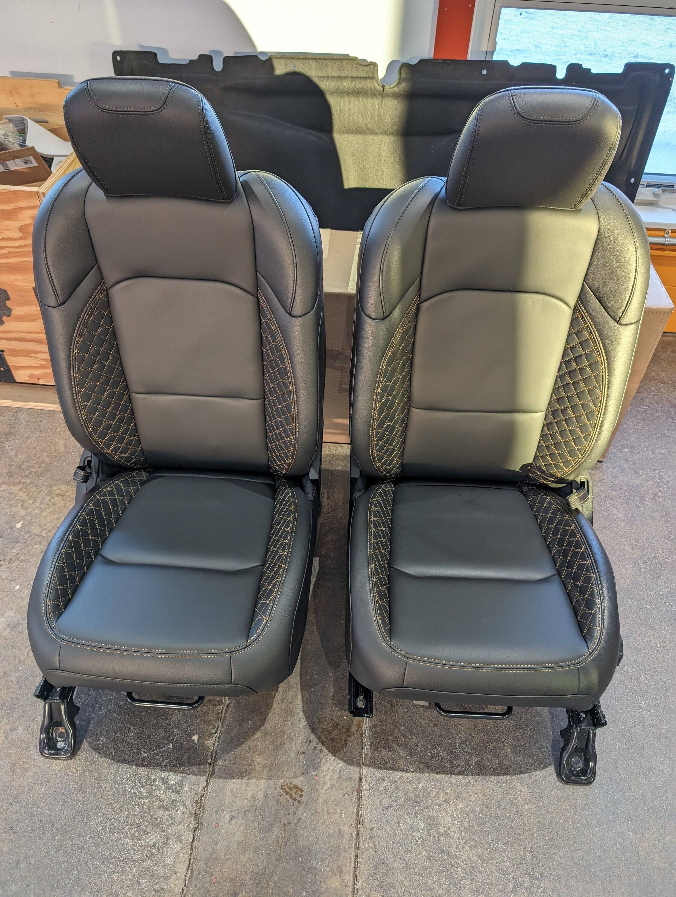Jeep Gladiator High Altitude Heated Front Leather seats - from 2021 with <1,000 miles 2024-01-07 16.11.41