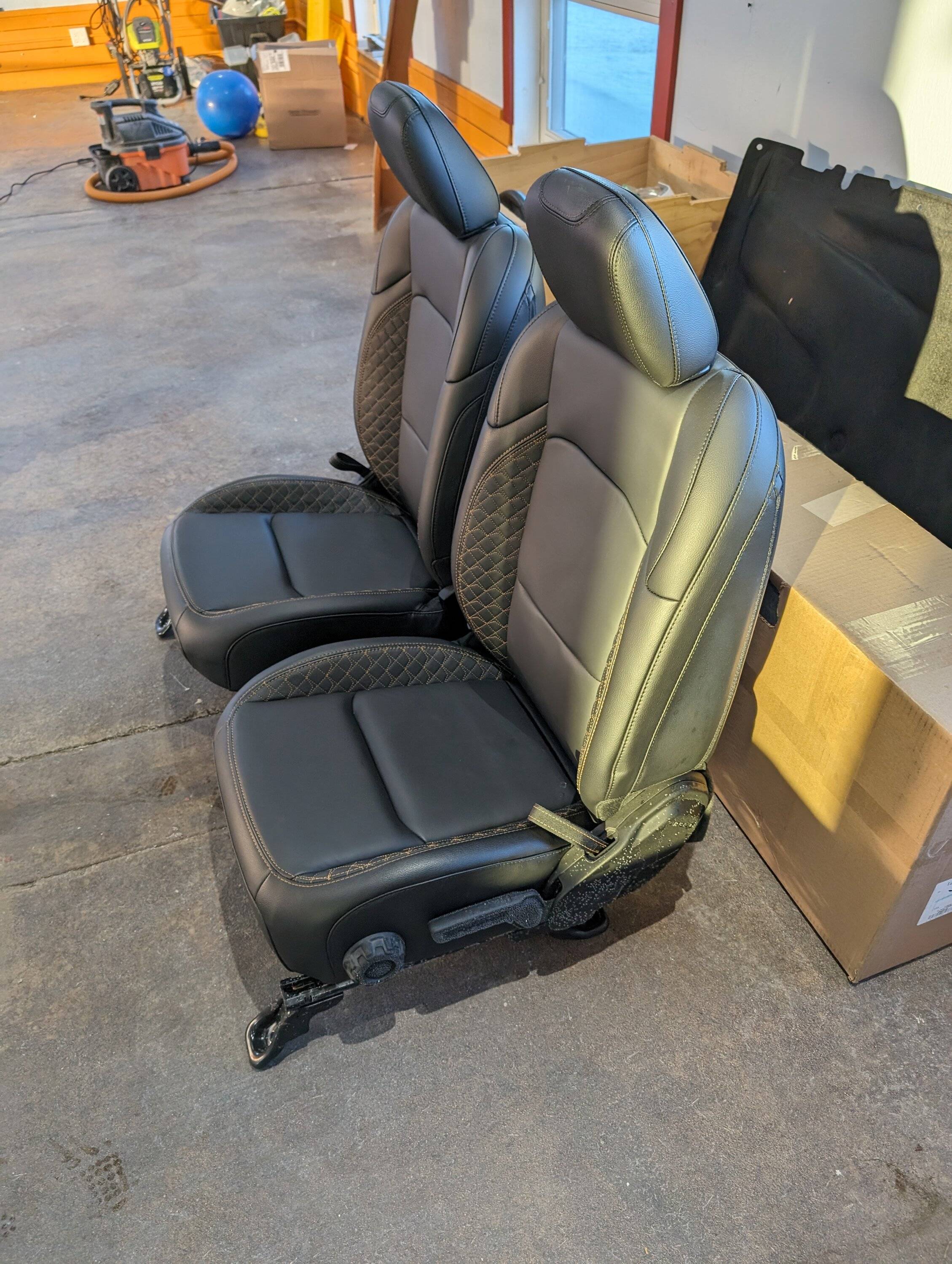 Jeep Gladiator High Altitude Heated Front Leather seats - from 2021 with <1,000 miles 2024-01-07 16.11.46