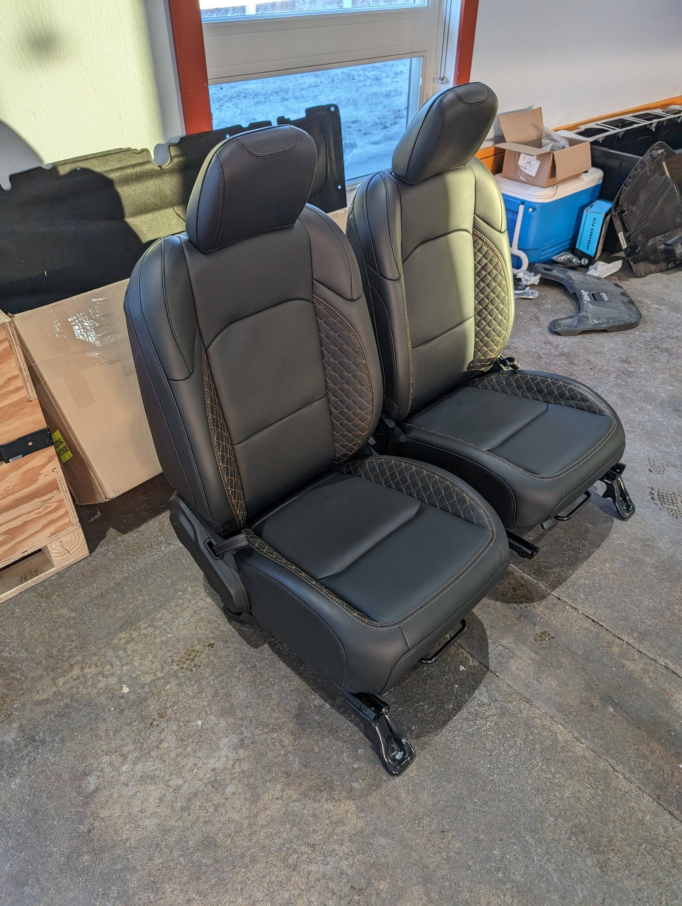 Jeep Gladiator High Altitude Heated Front Leather seats - from 2021 with <1,000 miles 2024-01-07 16.12.10