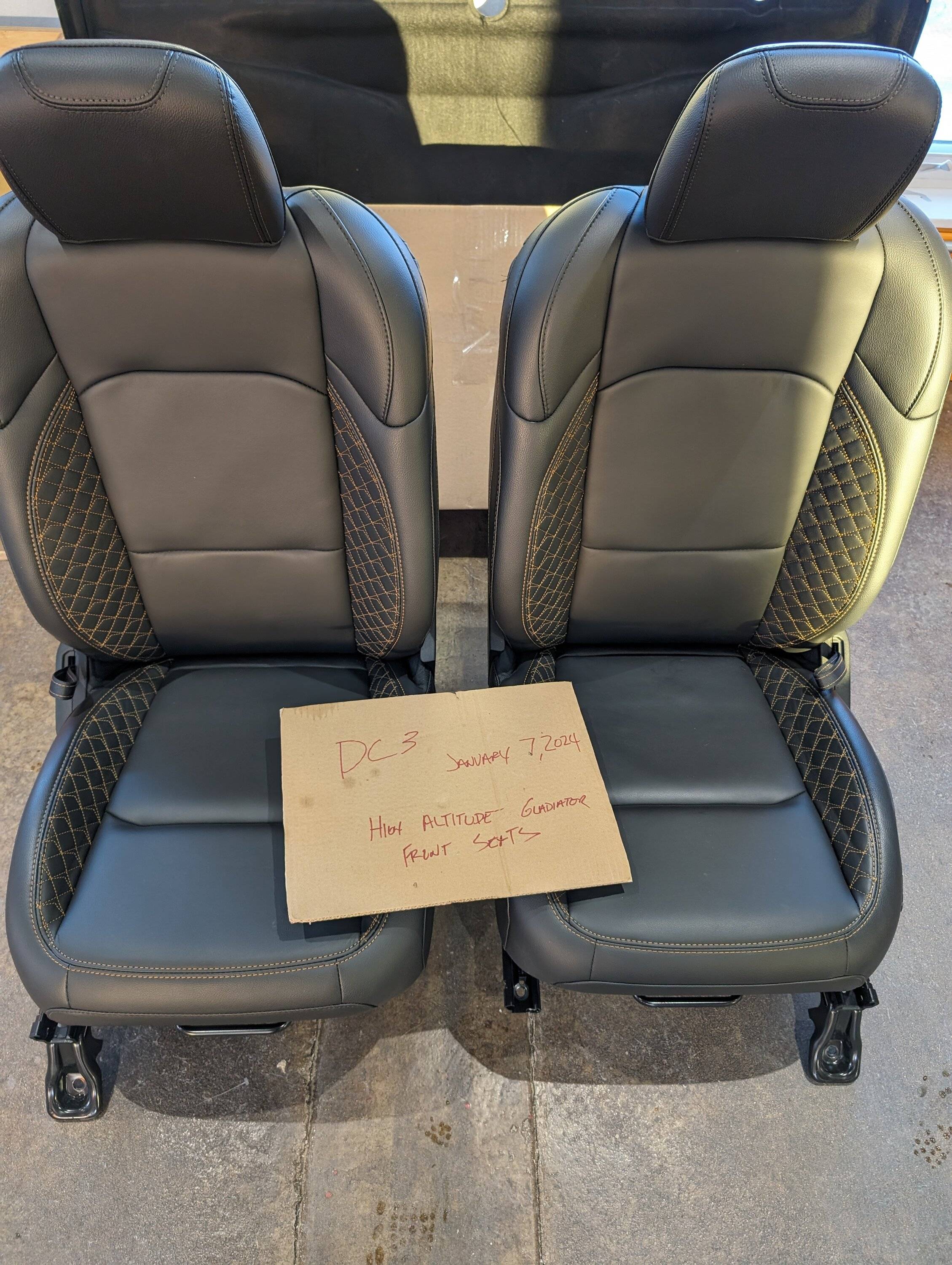 Jeep Gladiator High Altitude Heated Front Leather seats - from 2021 with <1,000 miles 2024-01-07 16.14.03