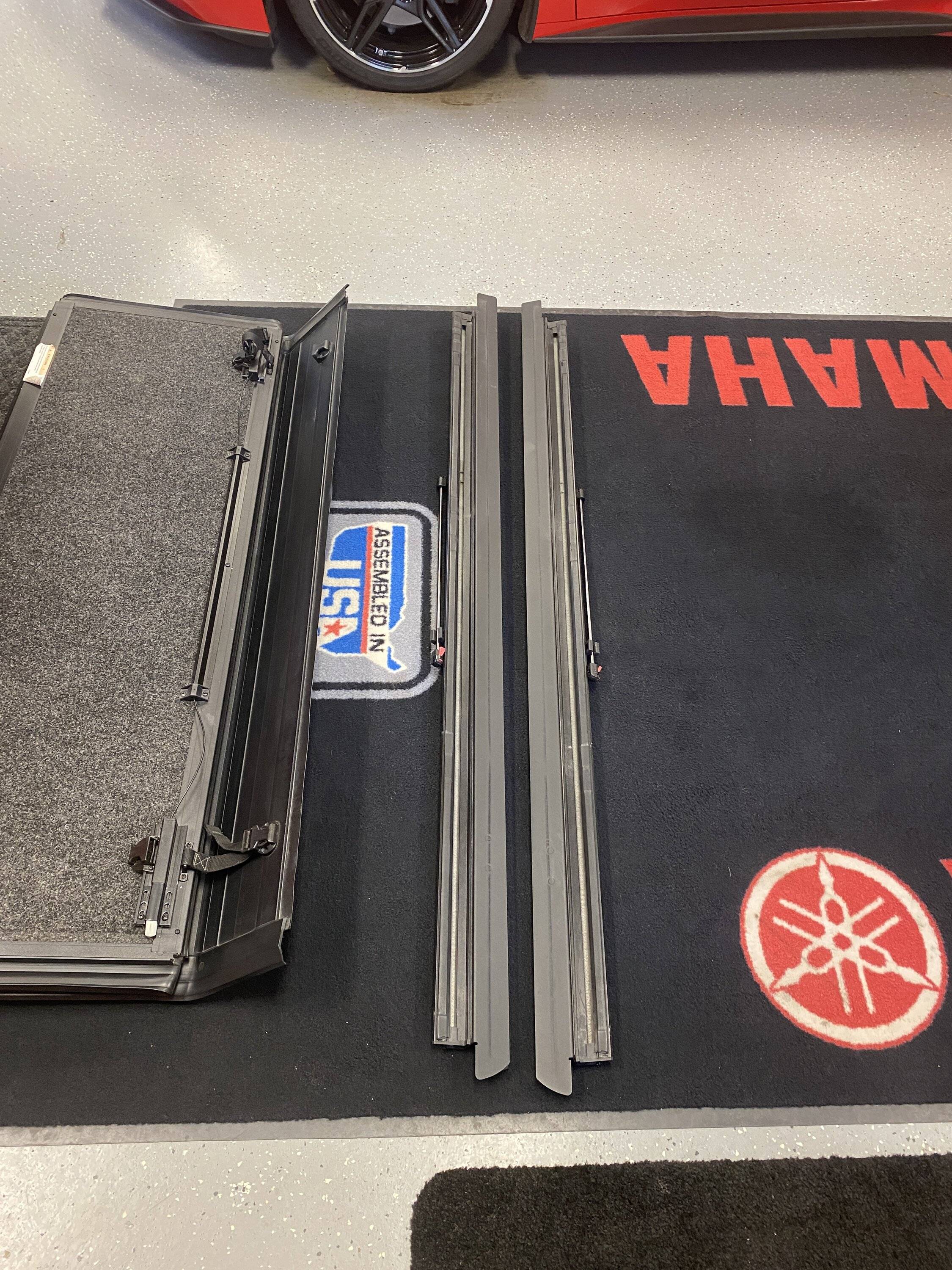 Jeep Gladiator Undercover Flex Ultra Folding Tonneau Cover BB9D8C34-D46C-4A27-BFF8-FDE12CD9B5C0