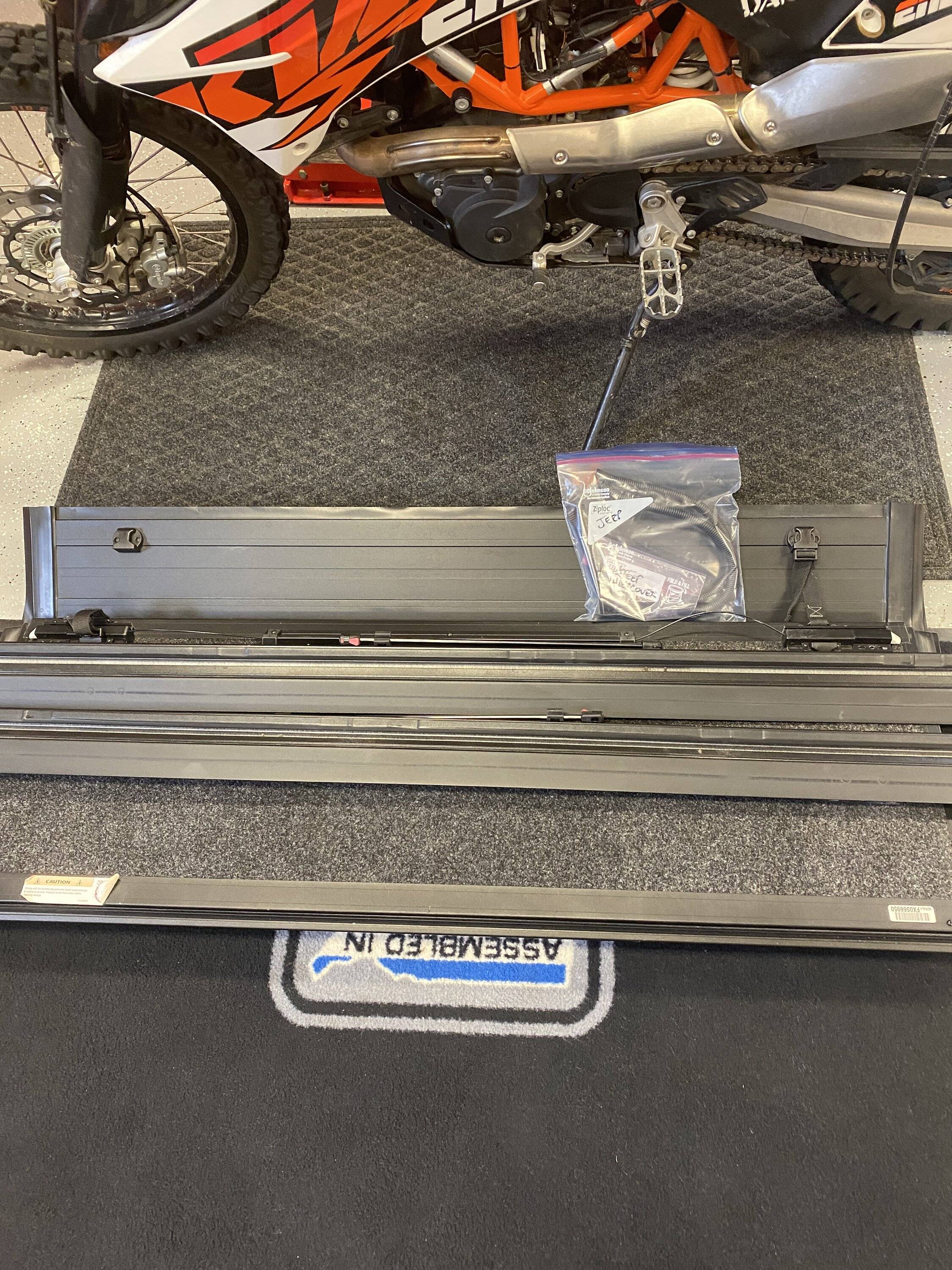 Jeep Gladiator Undercover Flex Ultra Folding Tonneau Cover F069D9AE-0EF6-4686-AAA6-F0E89074CA8E
