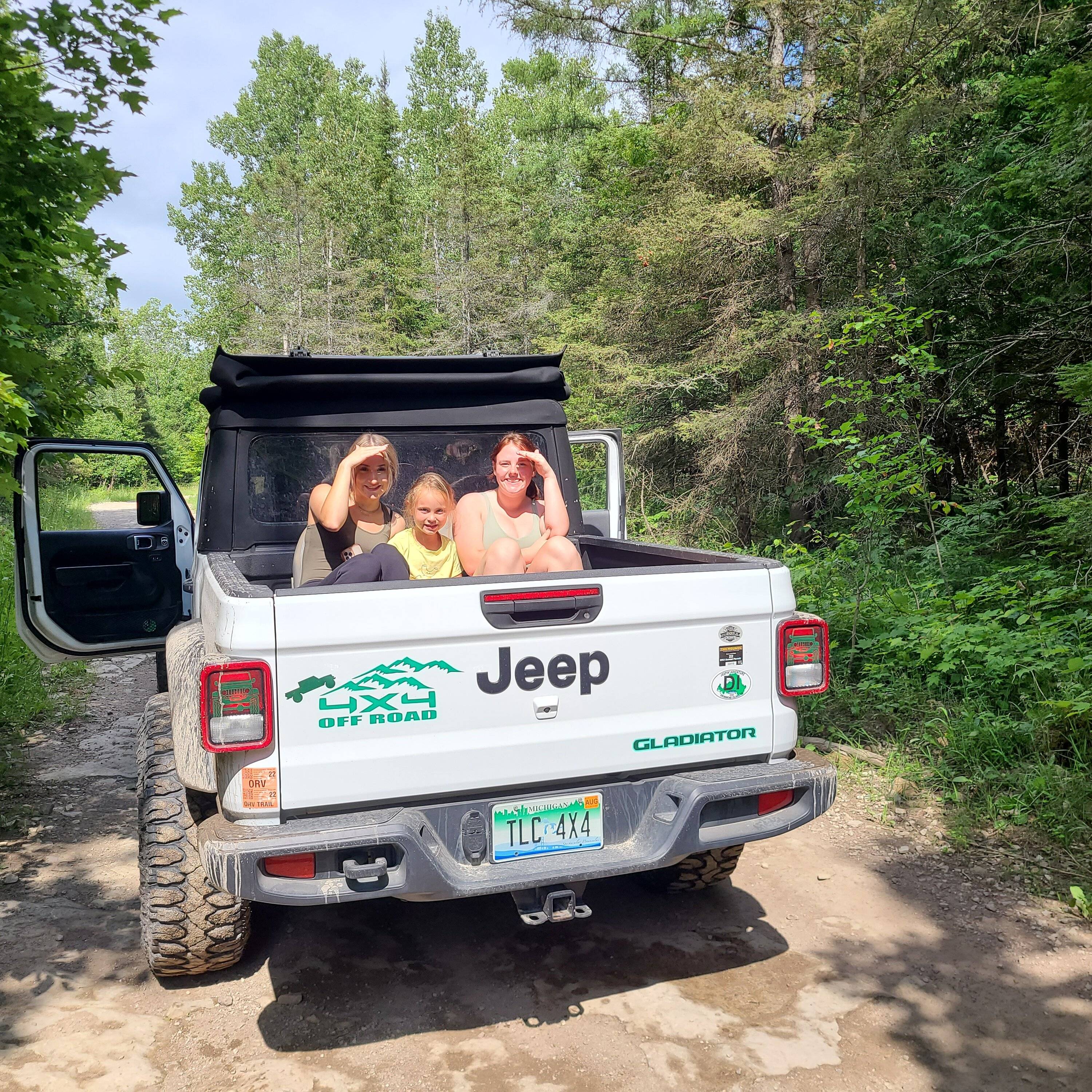 Jeep Gladiator It's Tushy Tuesday! Let's see those rear photos 20220801_155134