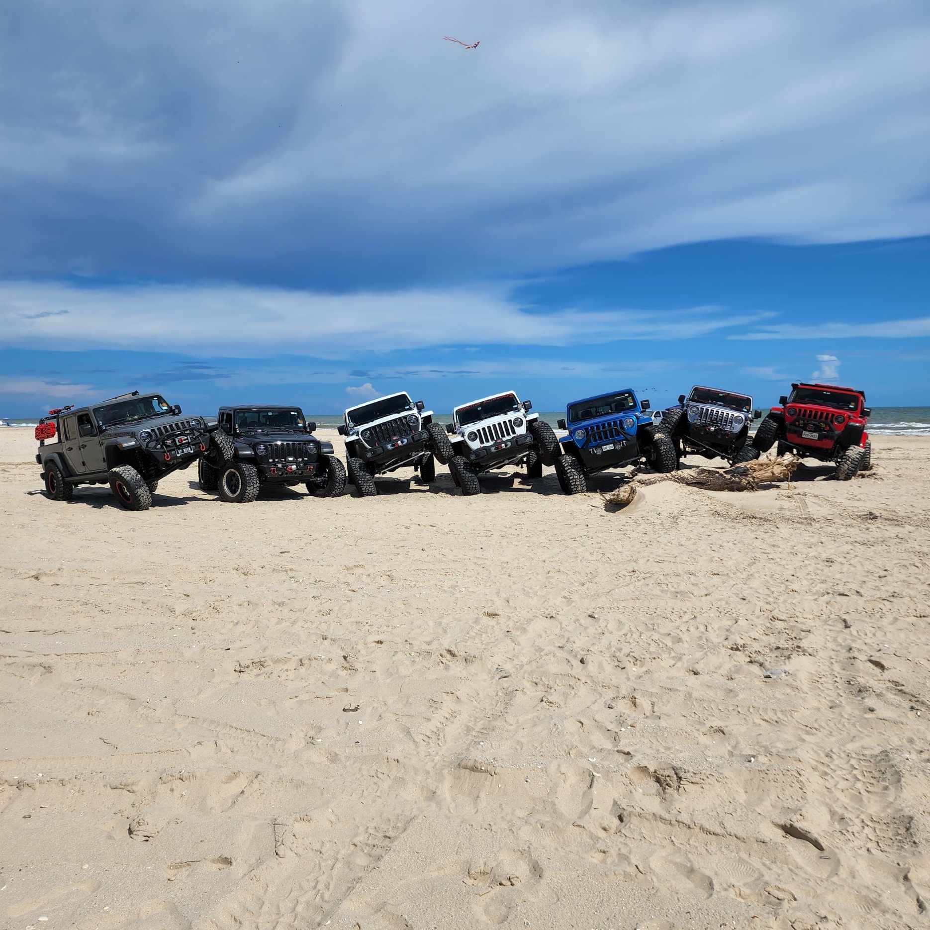 Jeep Gladiator HAPPY ? DAY !!! Let's see those flexin' photos 414644674_1675676869592278_7086963453427080564_n
