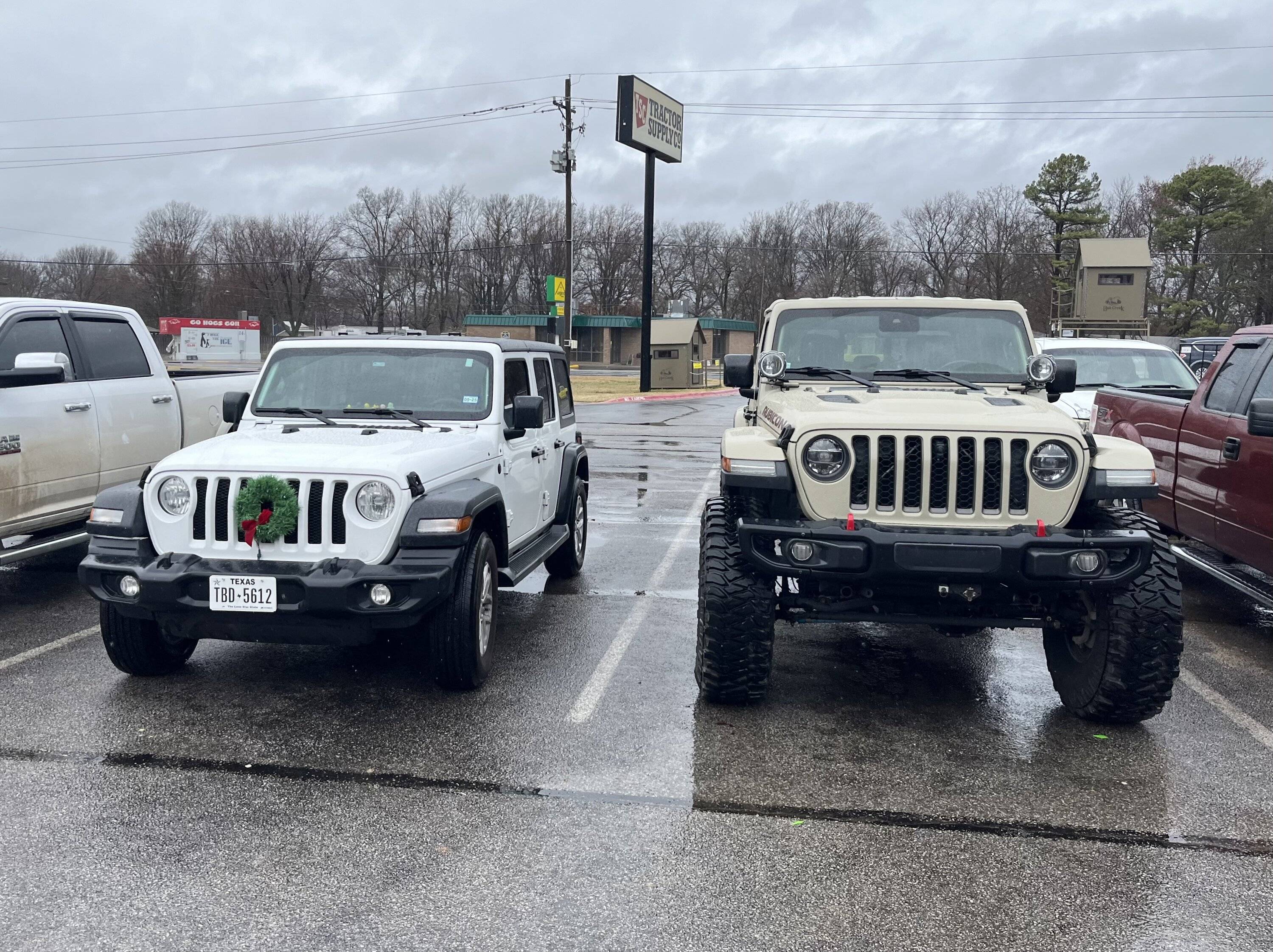 Jeep Gladiator Jeeps Parking Next To Jeeps IMG_7807