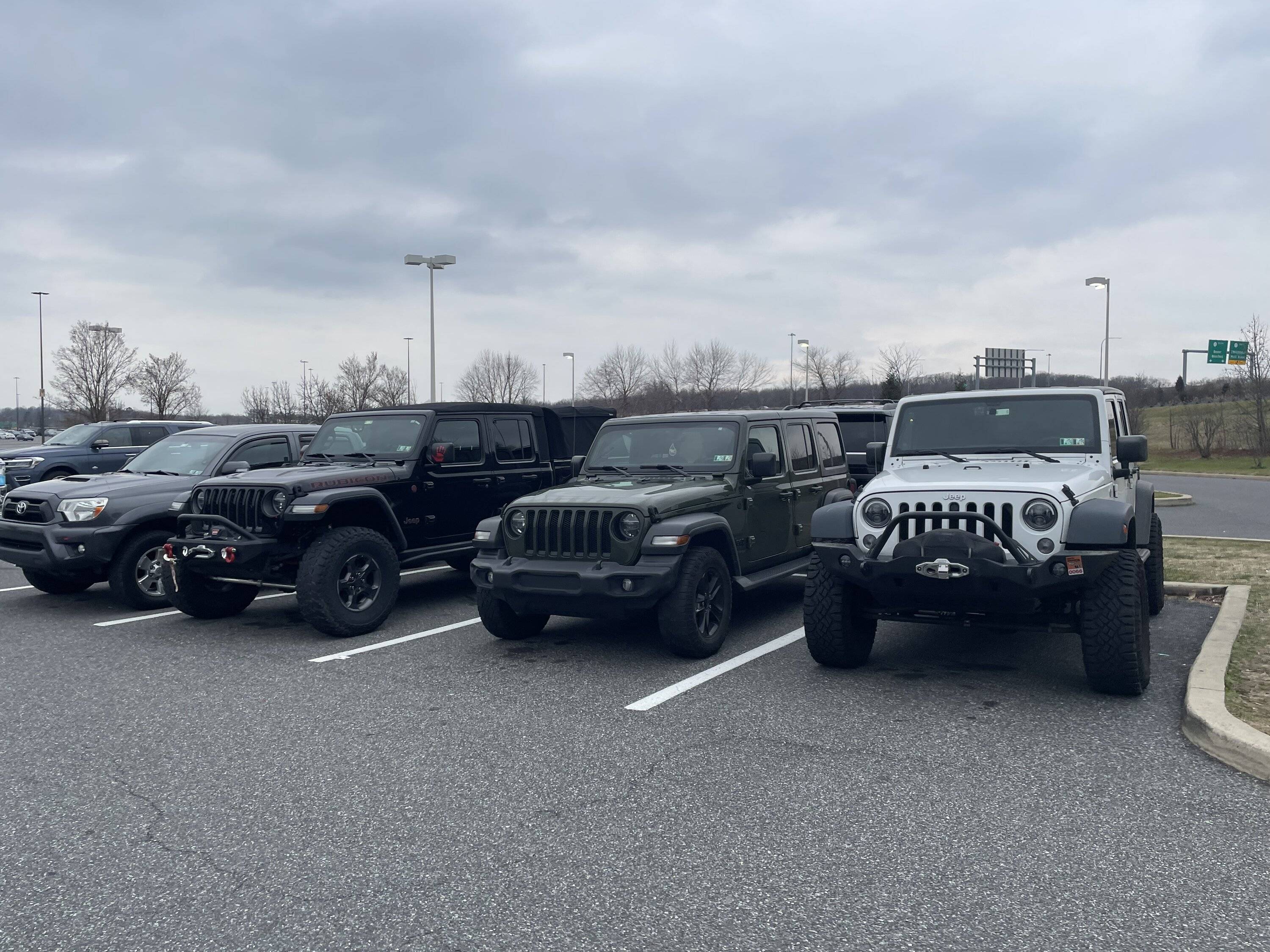 Jeep Gladiator Jeeps Parking Next To Jeeps IMG_9529