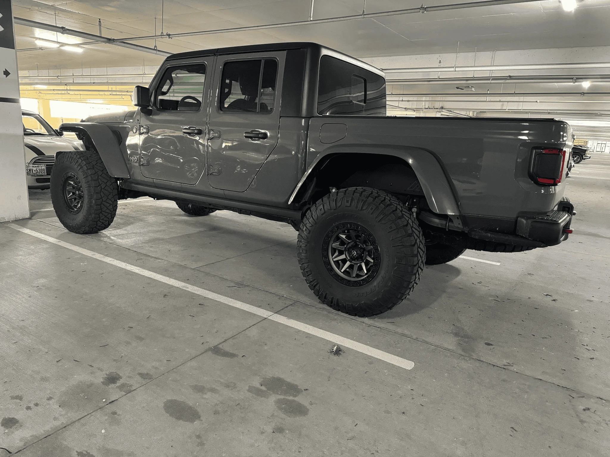Jeep Gladiator Split rear fenders? 1704995637077