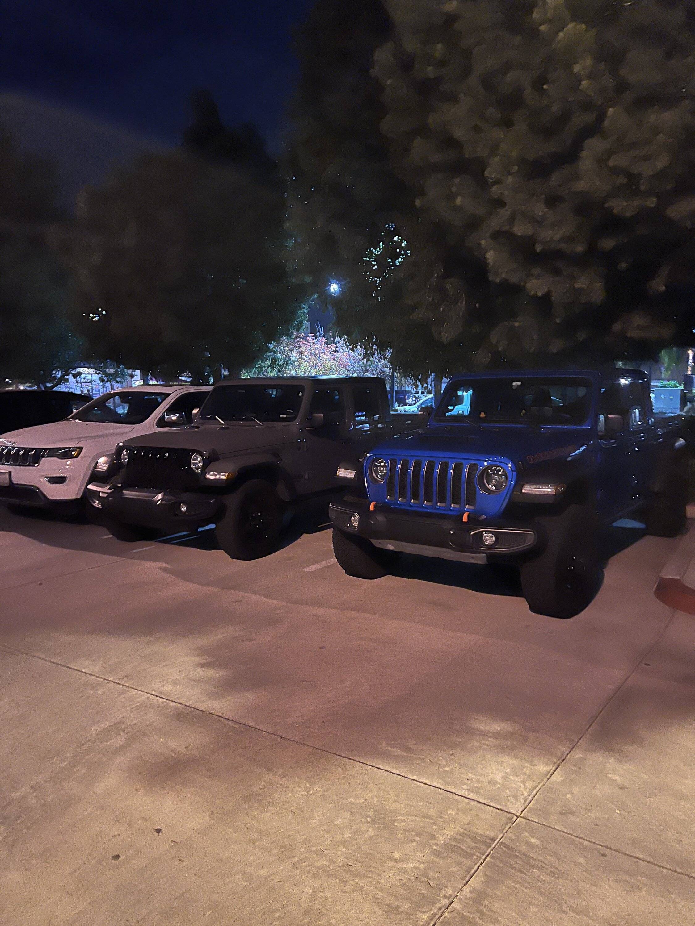 Jeep Gladiator Jeeps Parking Next To Jeeps IMG_1279