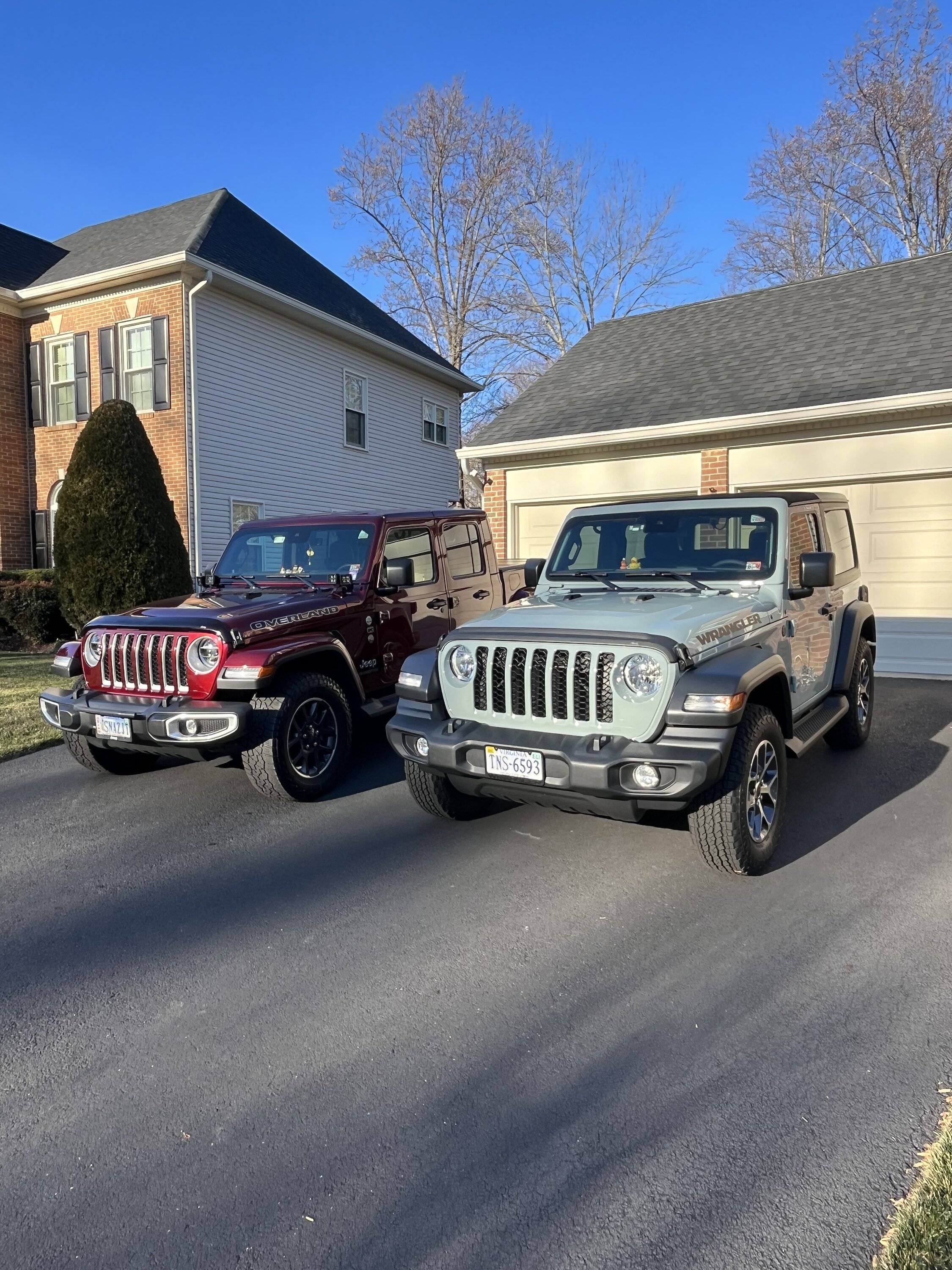 Jeep Gladiator Jeeps Parking Next To Jeeps IMG_0673