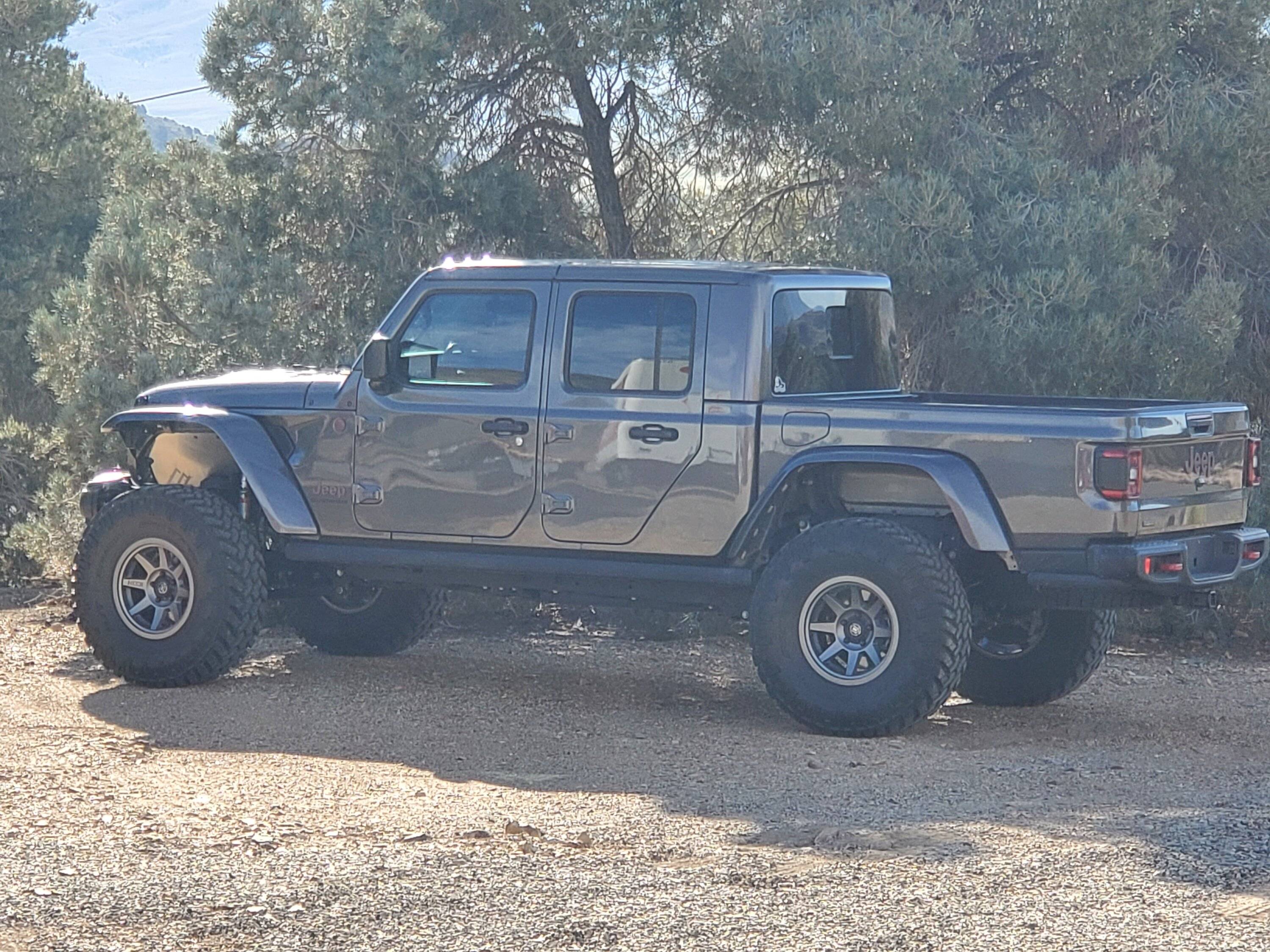 Jeep Gladiator Thinking about getting a Alu-Cab Canopy 20230925_090724
