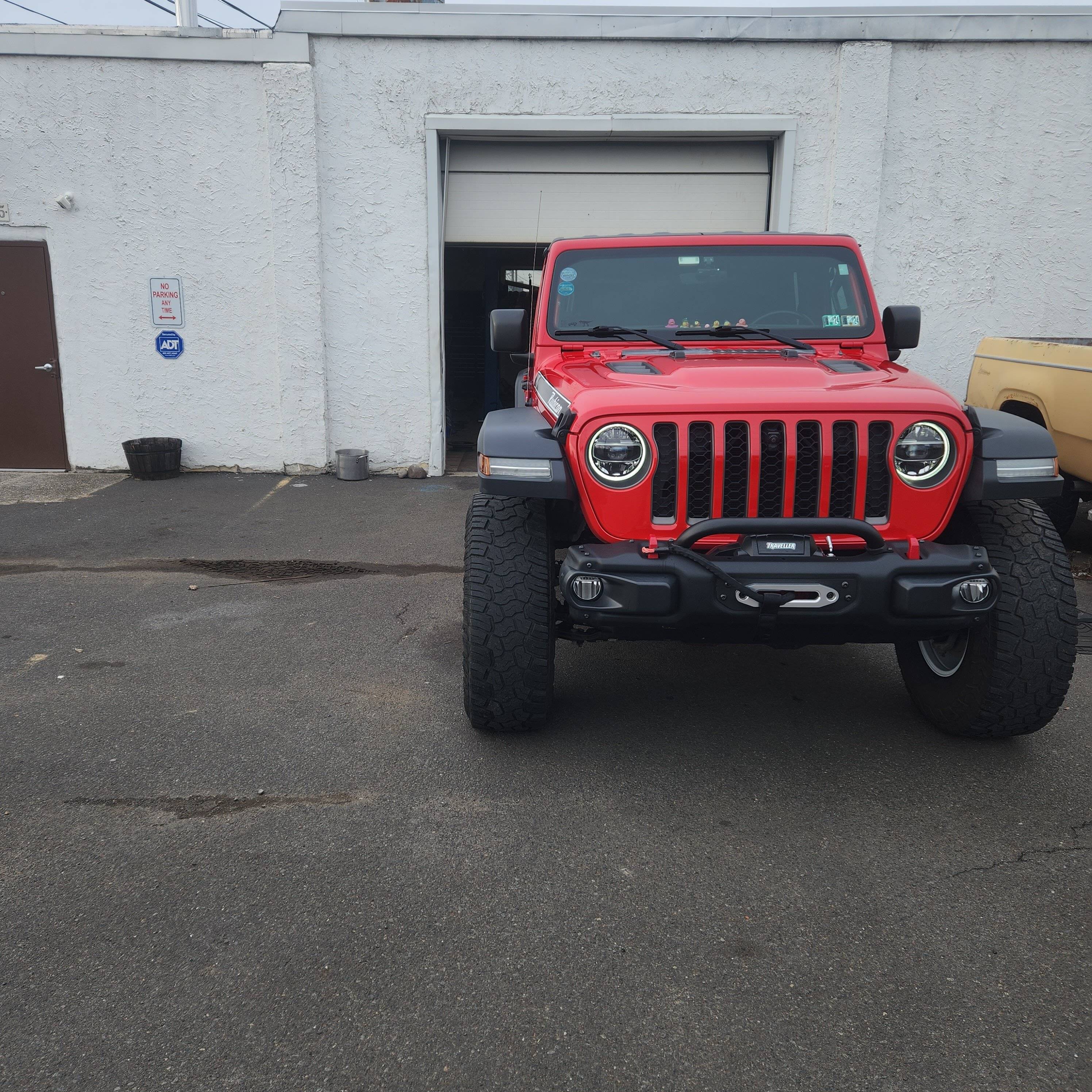Jeep Gladiator Trying 37's 1705089057534879515229896174955