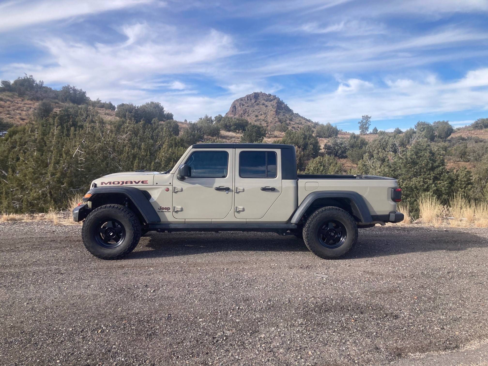 Jeep Gladiator KMC Lobos Mo 4