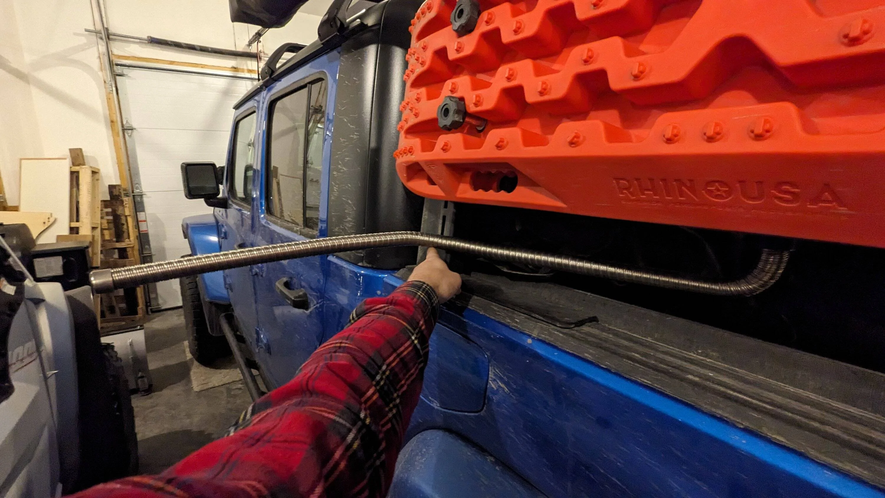 Jeep Gladiator Alaska Daily Drivers: Hydro Blue 80A and Bright White JTR PXL_20240113_050719229.MP