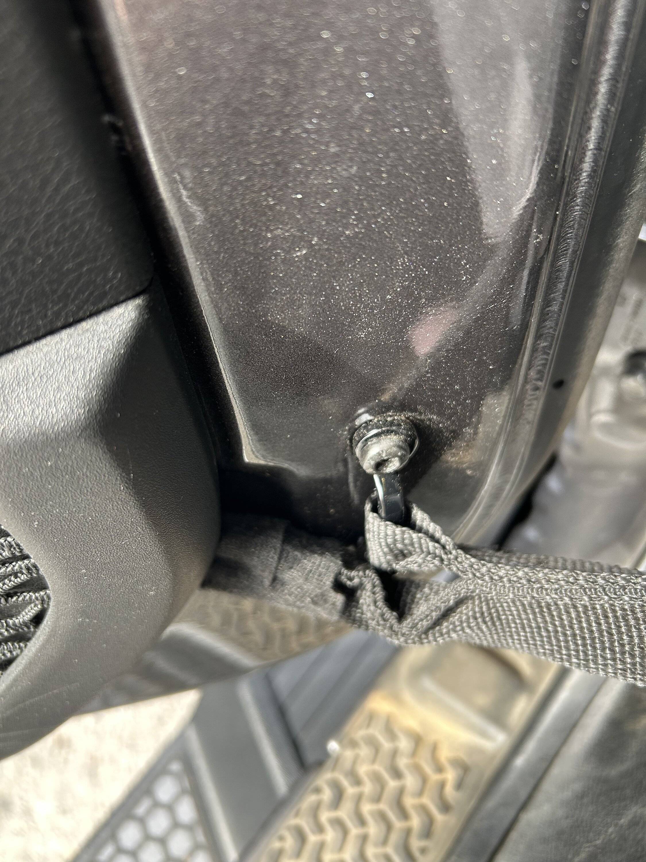 Jeep Gladiator Passenger door harness retention clip IMG_0571