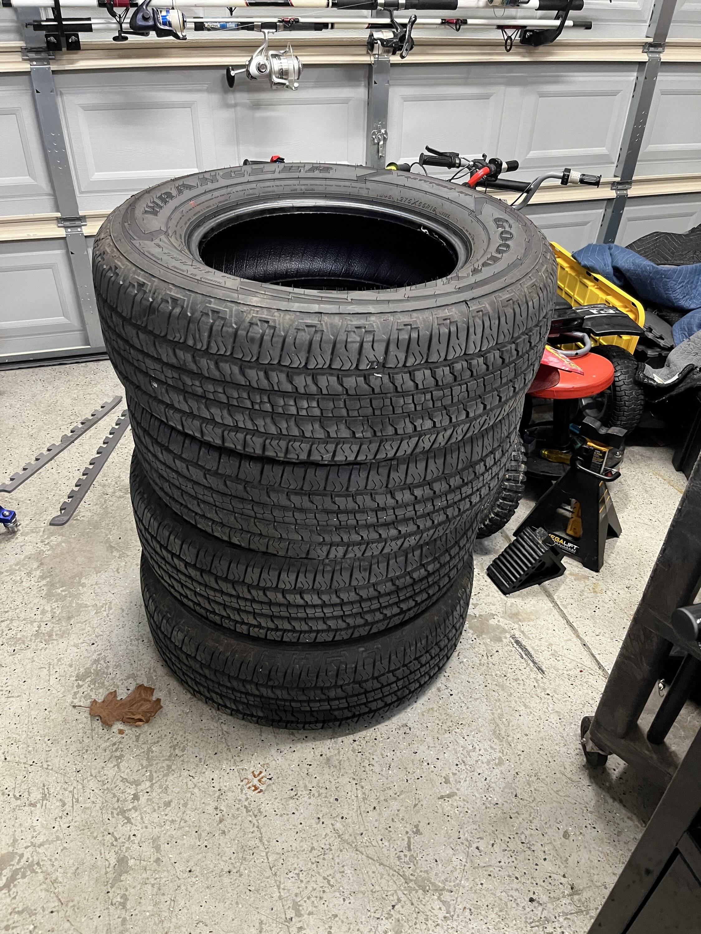 Jeep Gladiator 275/65/18 Goodyear Forterra HT IMG_2870