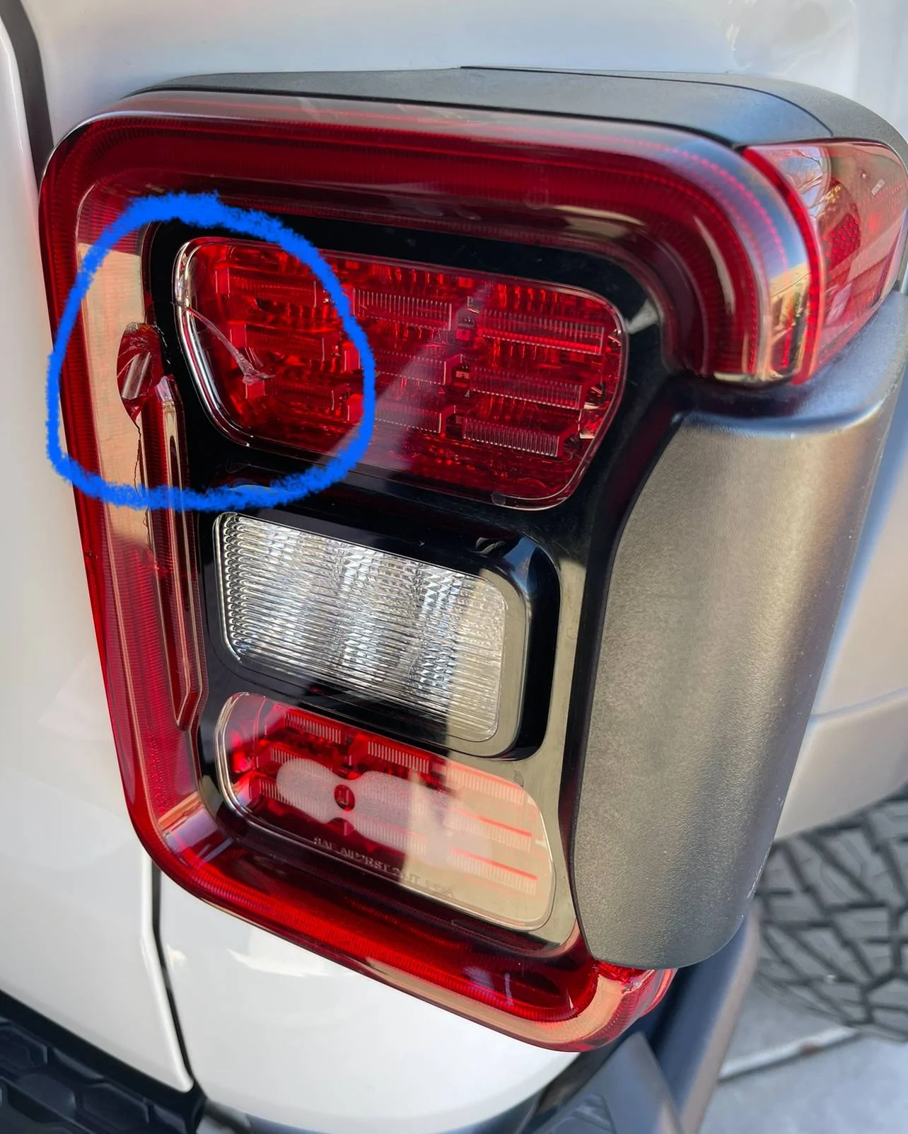 Jeep Gladiator Damaged Tail light, repairable? IMG_2550