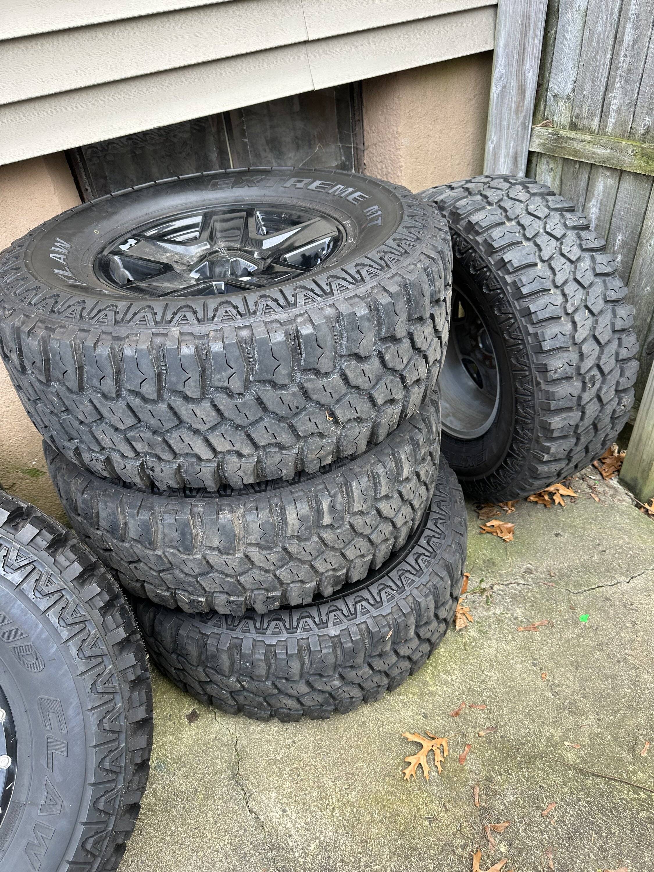 Jeep Gladiator 35x12.5x17 mud claw IMG_2933