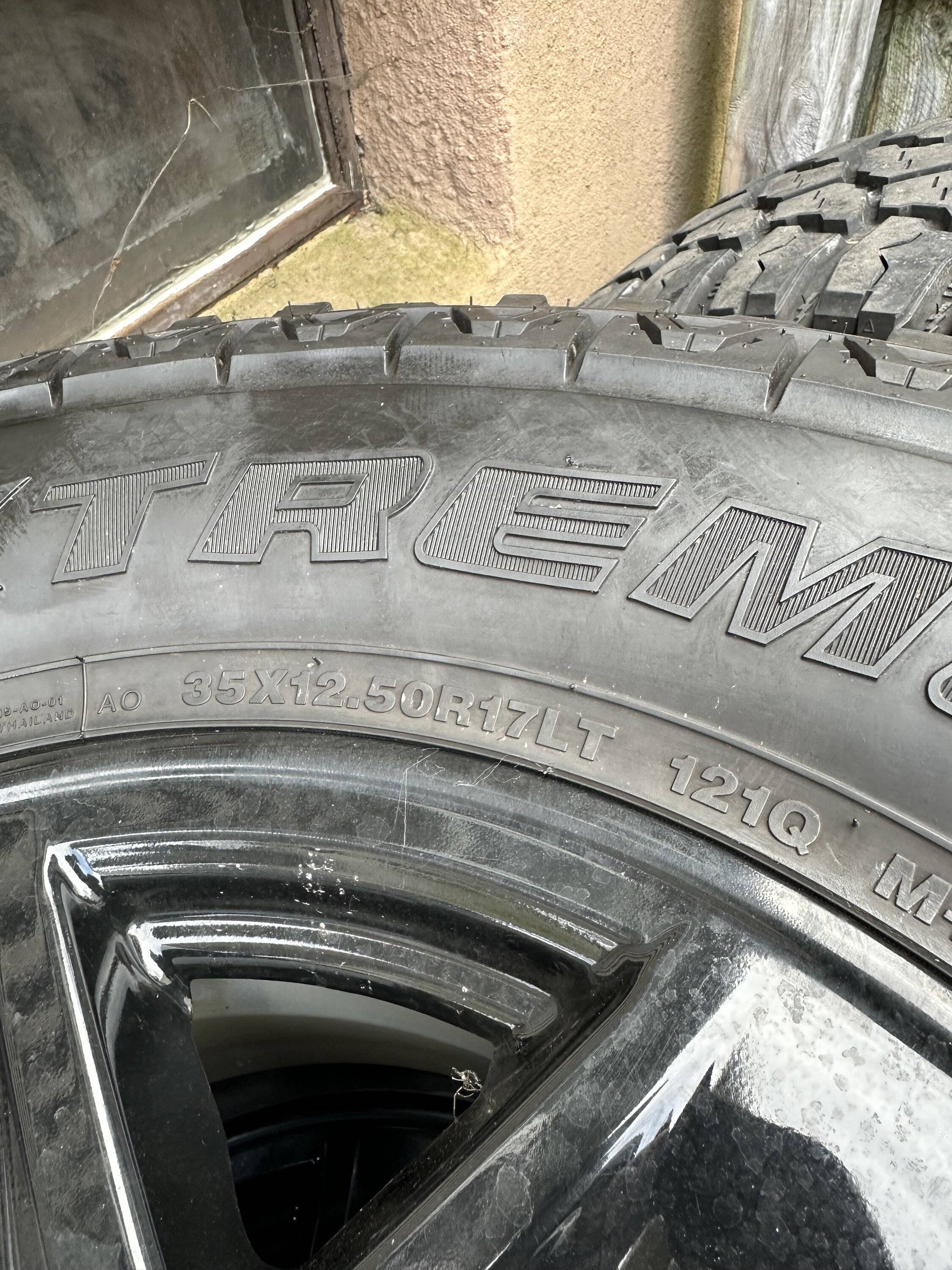 Jeep Gladiator 35x12.5x17 mud claw IMG_2935