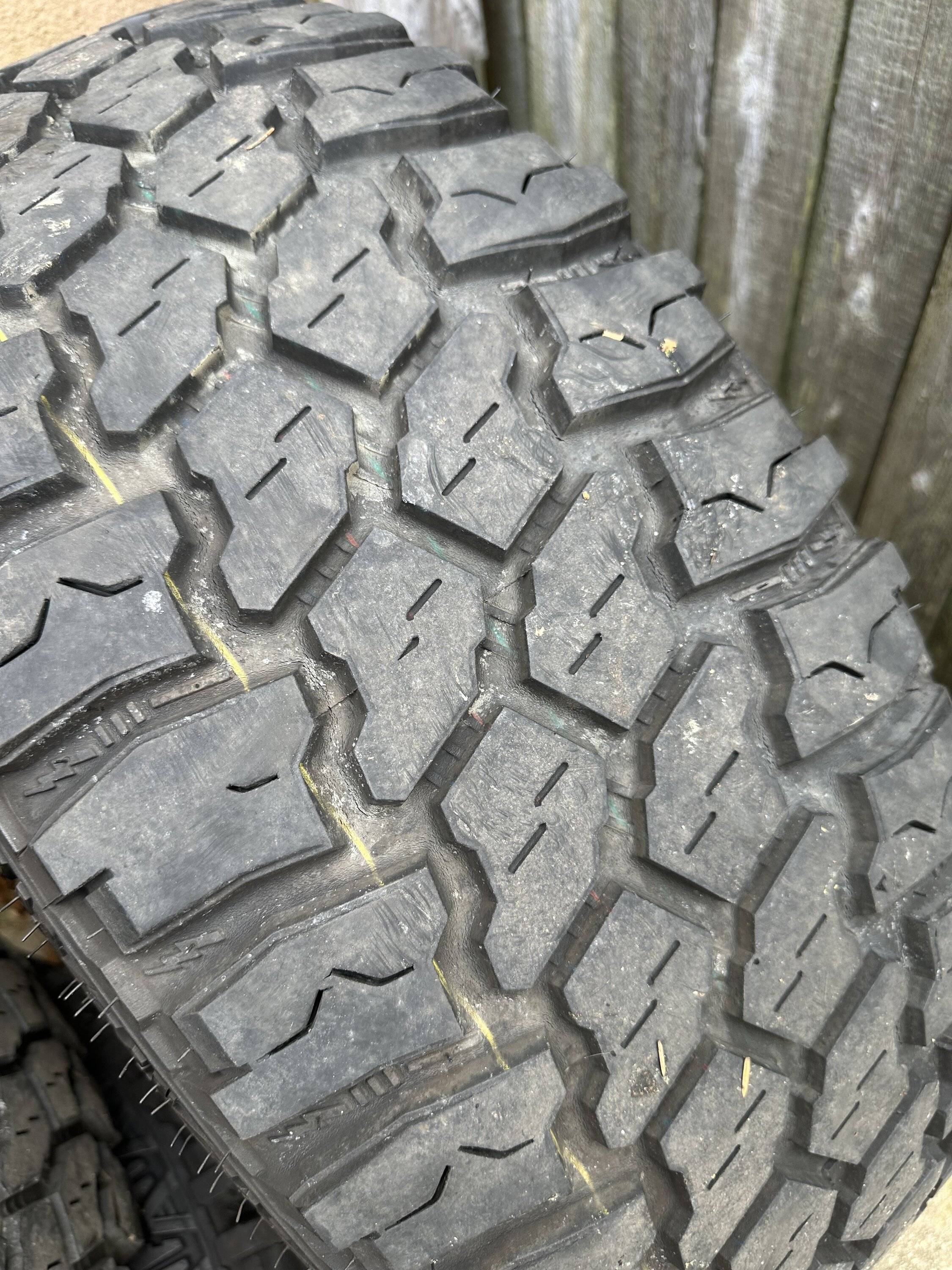 Jeep Gladiator 35x12.5x17 mud claw IMG_2937