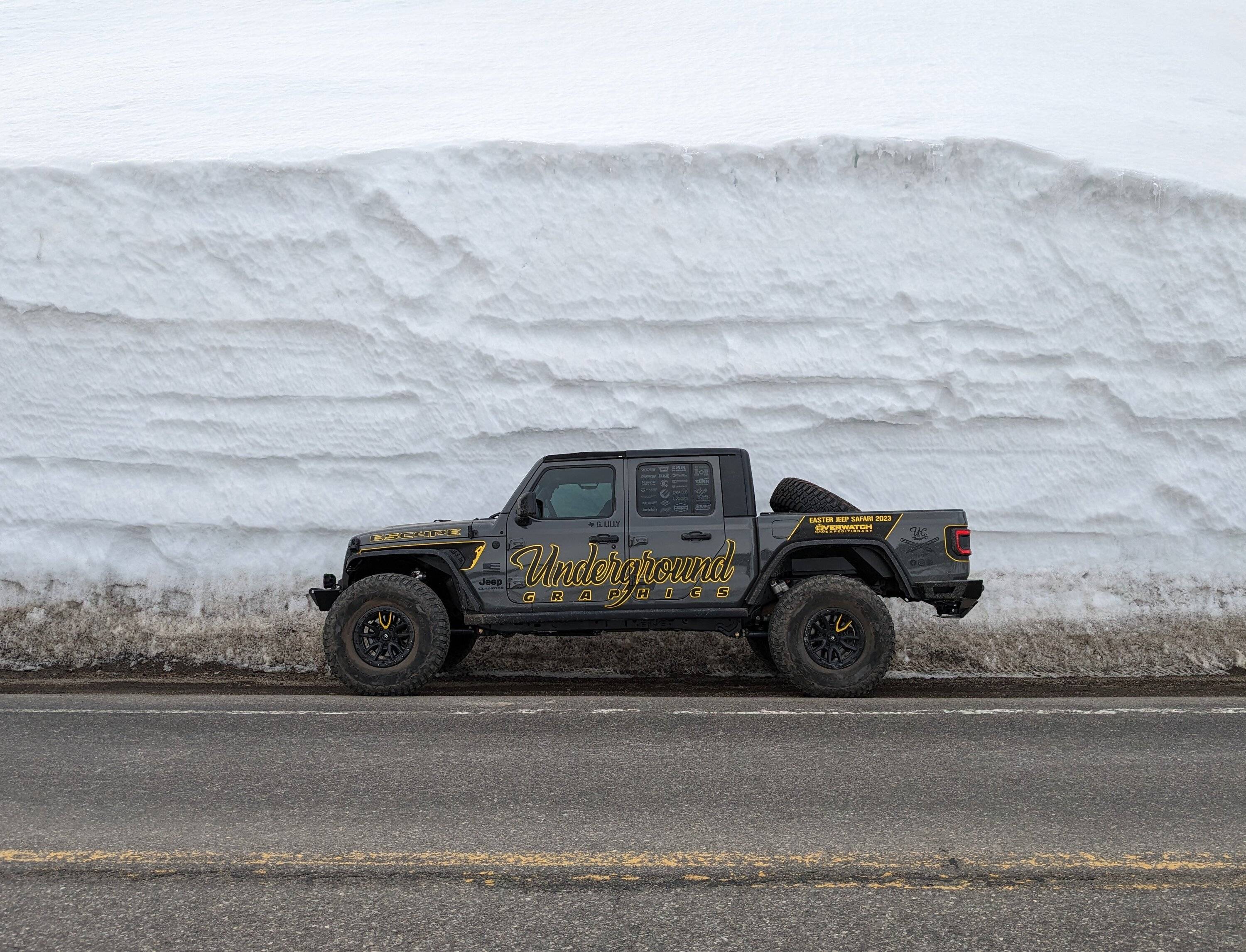 Jeep Gladiator Happy Wednesday!!! Let's see those ? Ice/ Sn❄w photos!!! Gladiator Snowbank 2