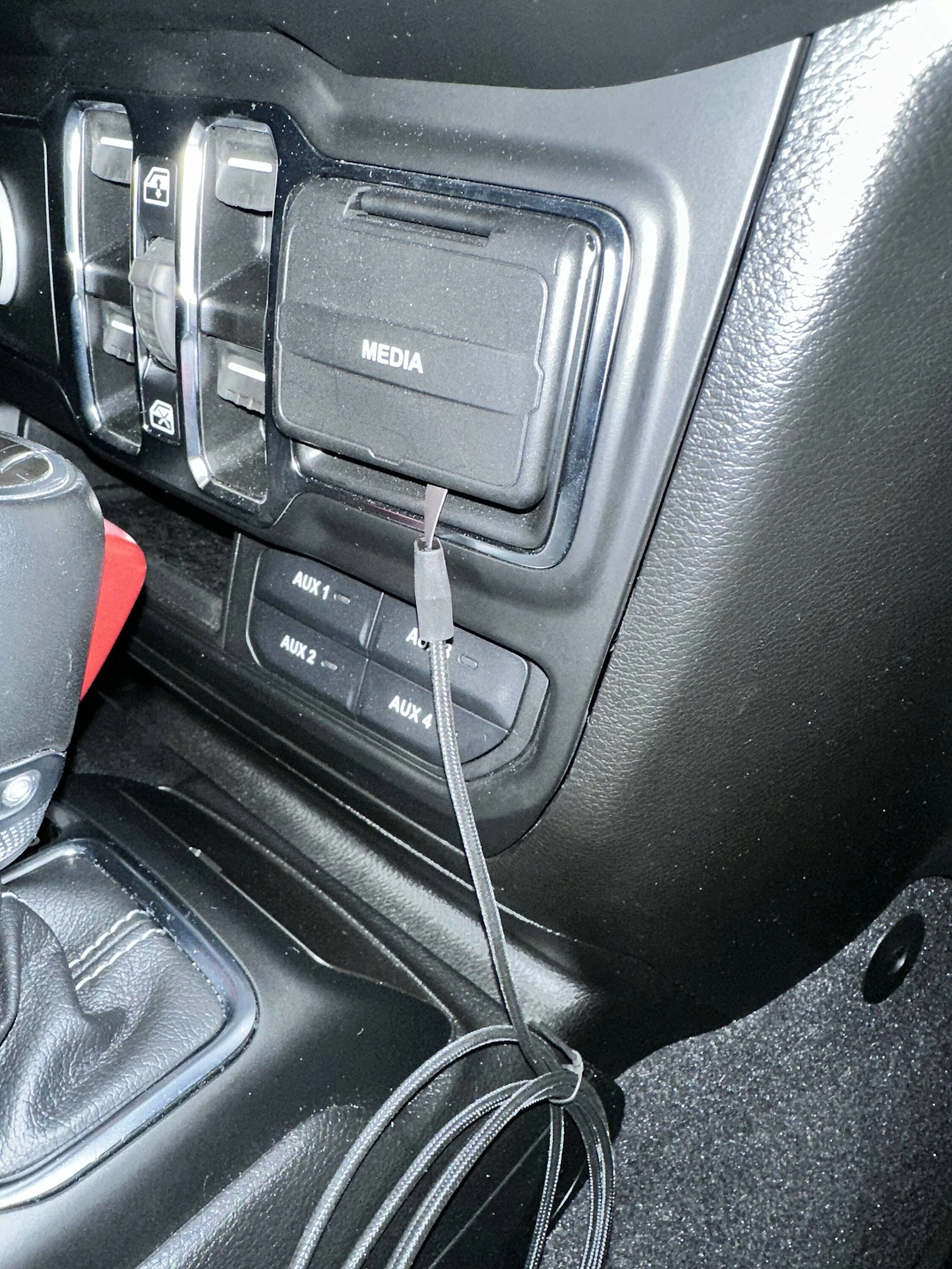 Jeep Gladiator iPhone cable that allows media port Cover to be flush IMG_3679