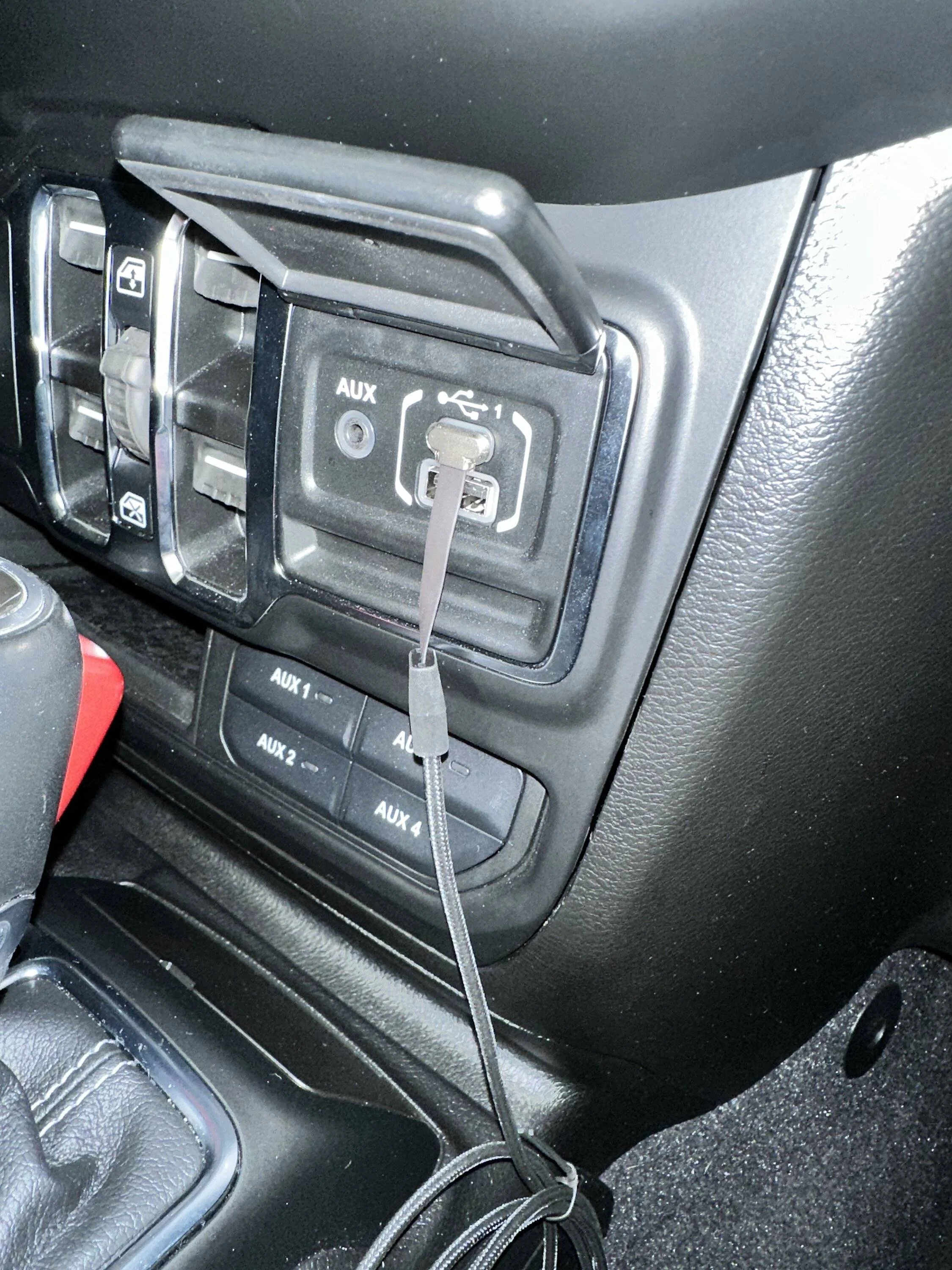 Jeep Gladiator iPhone cable that allows media port Cover to be flush IMG_3680