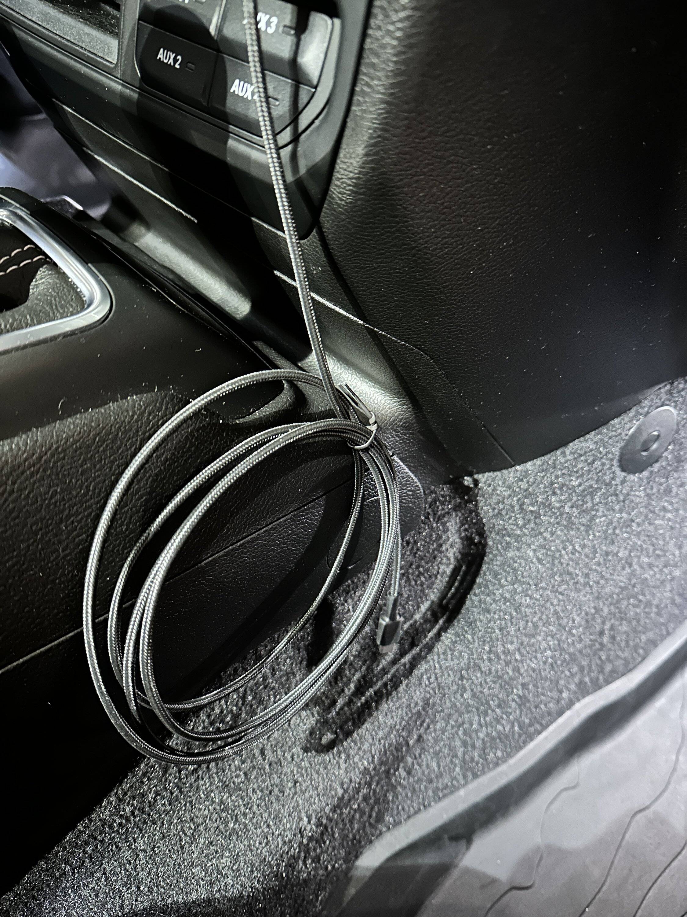Jeep Gladiator iPhone cable that allows media port Cover to be flush IMG_3681.JPG