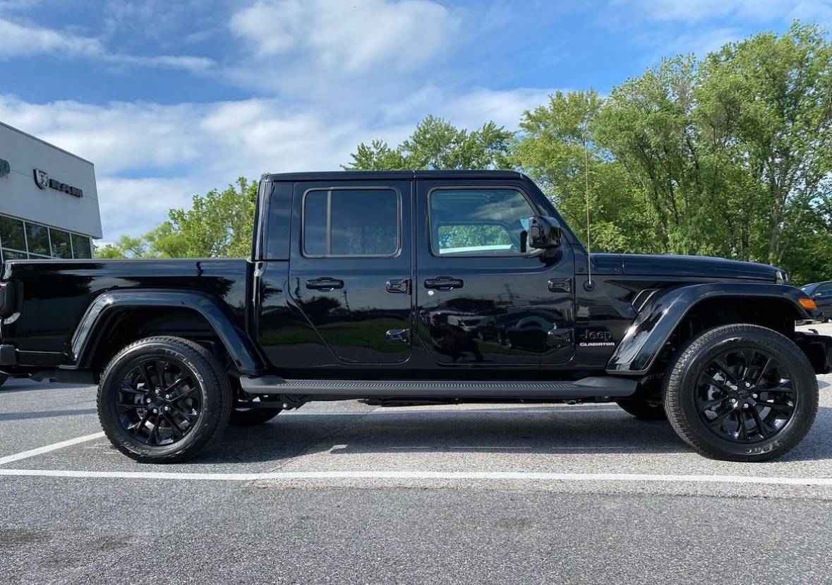 Jeep Gladiator Throwback Thursday!!! Let's see those trade-ins vs what you have now photos!!! IMG_3654